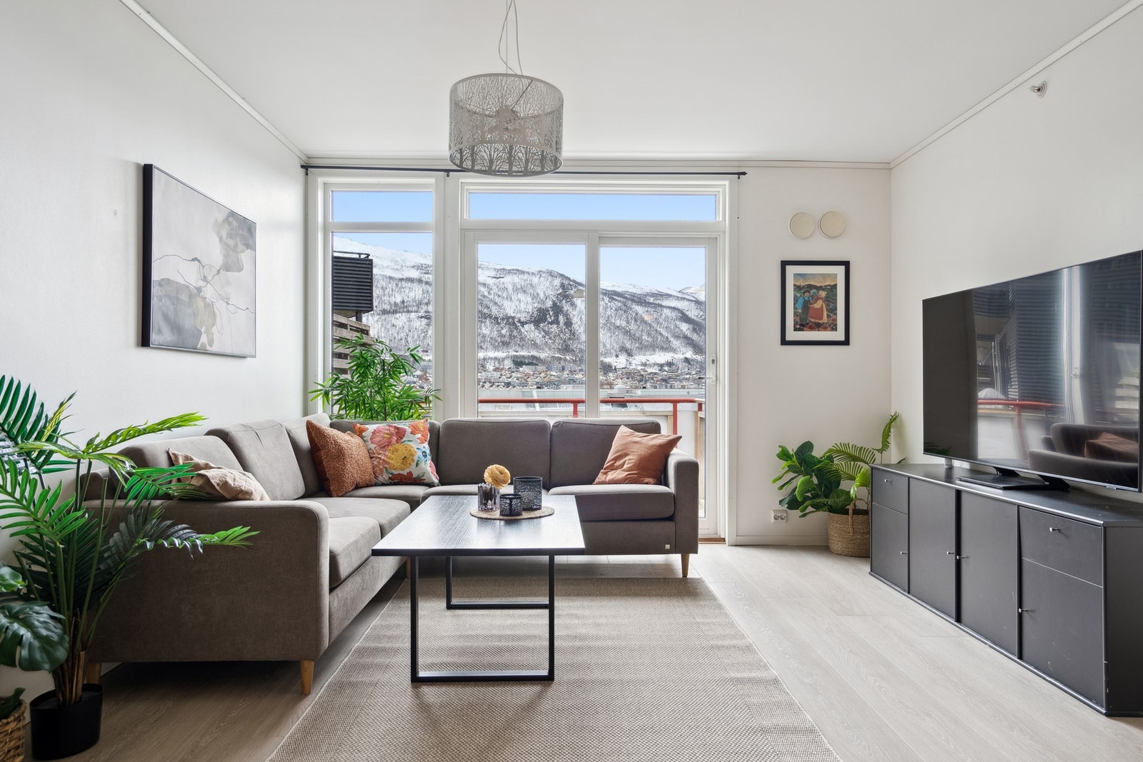 Eiendomsmegler Trude Berntsen presenterer denne toppleiligheten i sentrum sør Galleribilde