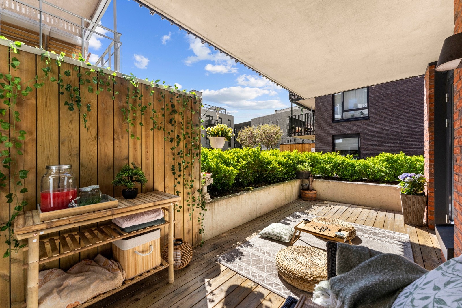Fra stuen er det også direkte utgang til en 12 kvm terrasse - perfekt for late sommerkvelder med elektrisk- eller gassgrill. Galleribilde