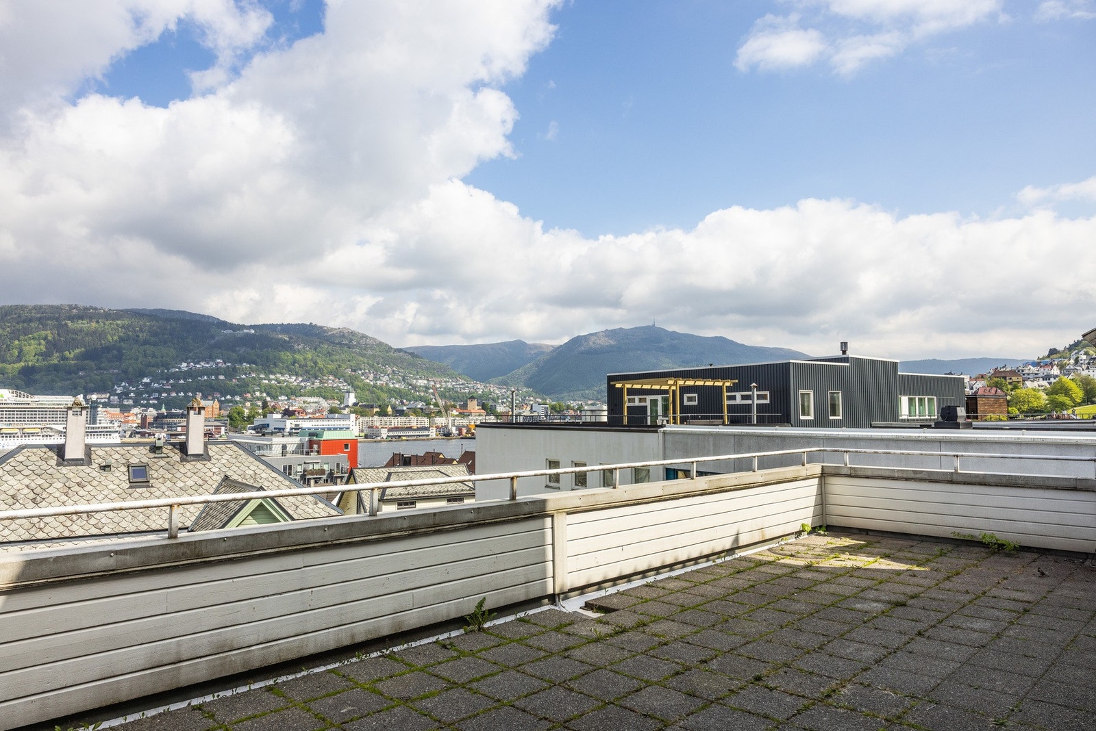 Borettslaget har hen flott felles takterrasse. Galleribilde