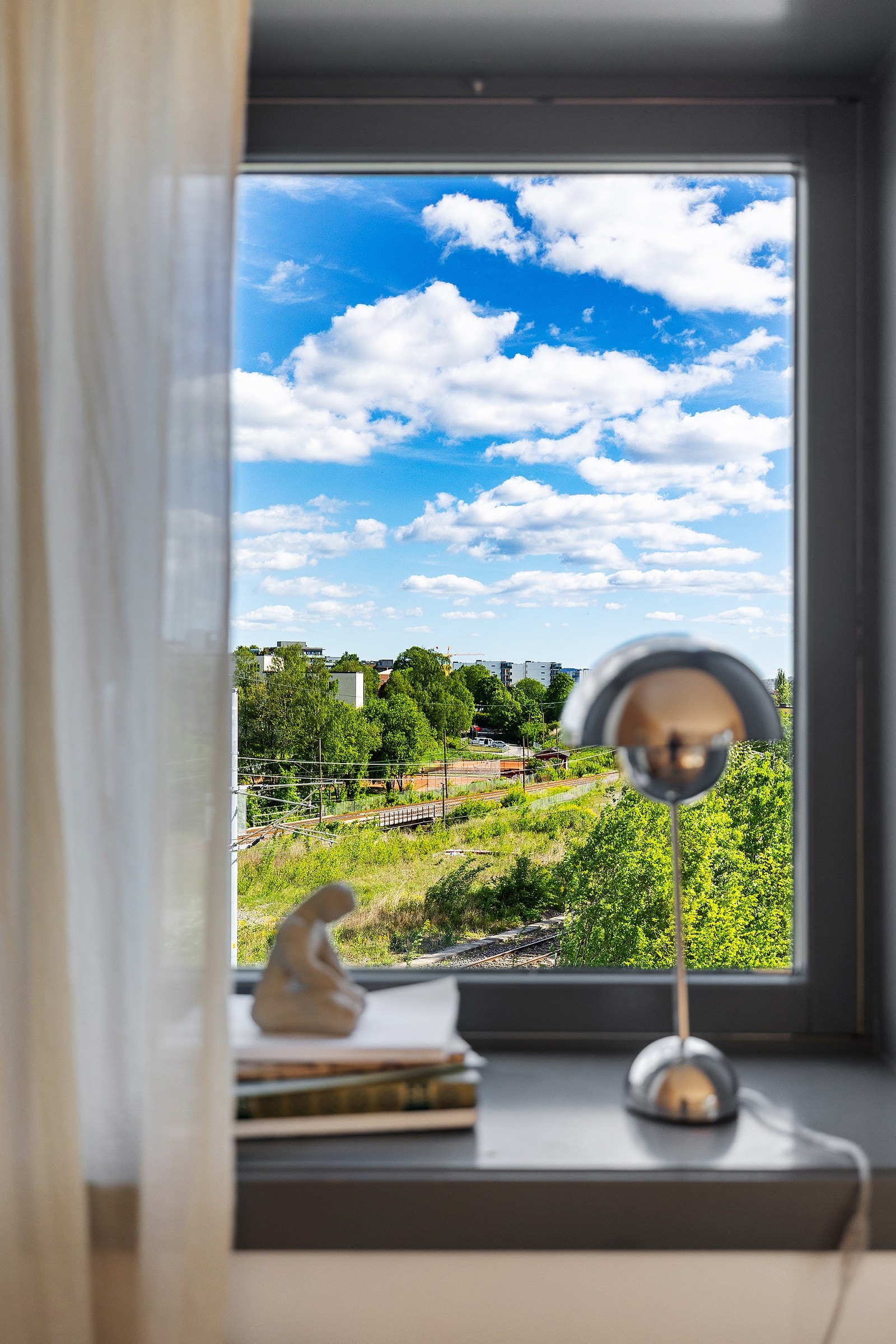 Leiligheten har kjempefin og vidstrakt utsikt fra alle rom. Galleribilde