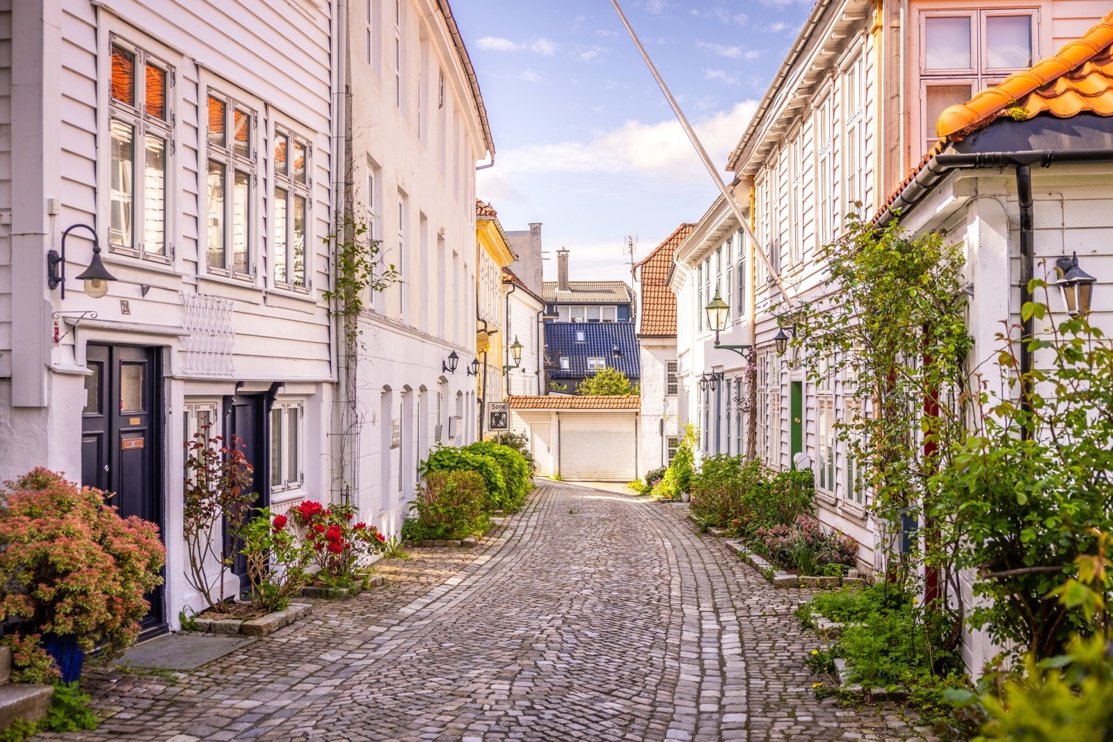 - Leiligheten ligger i en nydelig ærverdig bygård perfekt plassert i en koselig, tilbaketrukket brosteinsbelagt gate uten gjennomgangstrafikk - Galleribilde