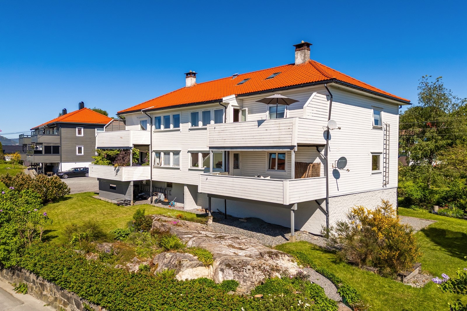 Leiligheten har en suveren beliggenhet på Skjold. Skjoldlia er et trygt og godt område med kort gange til bybanestopp og bussholdeplass Galleribilde