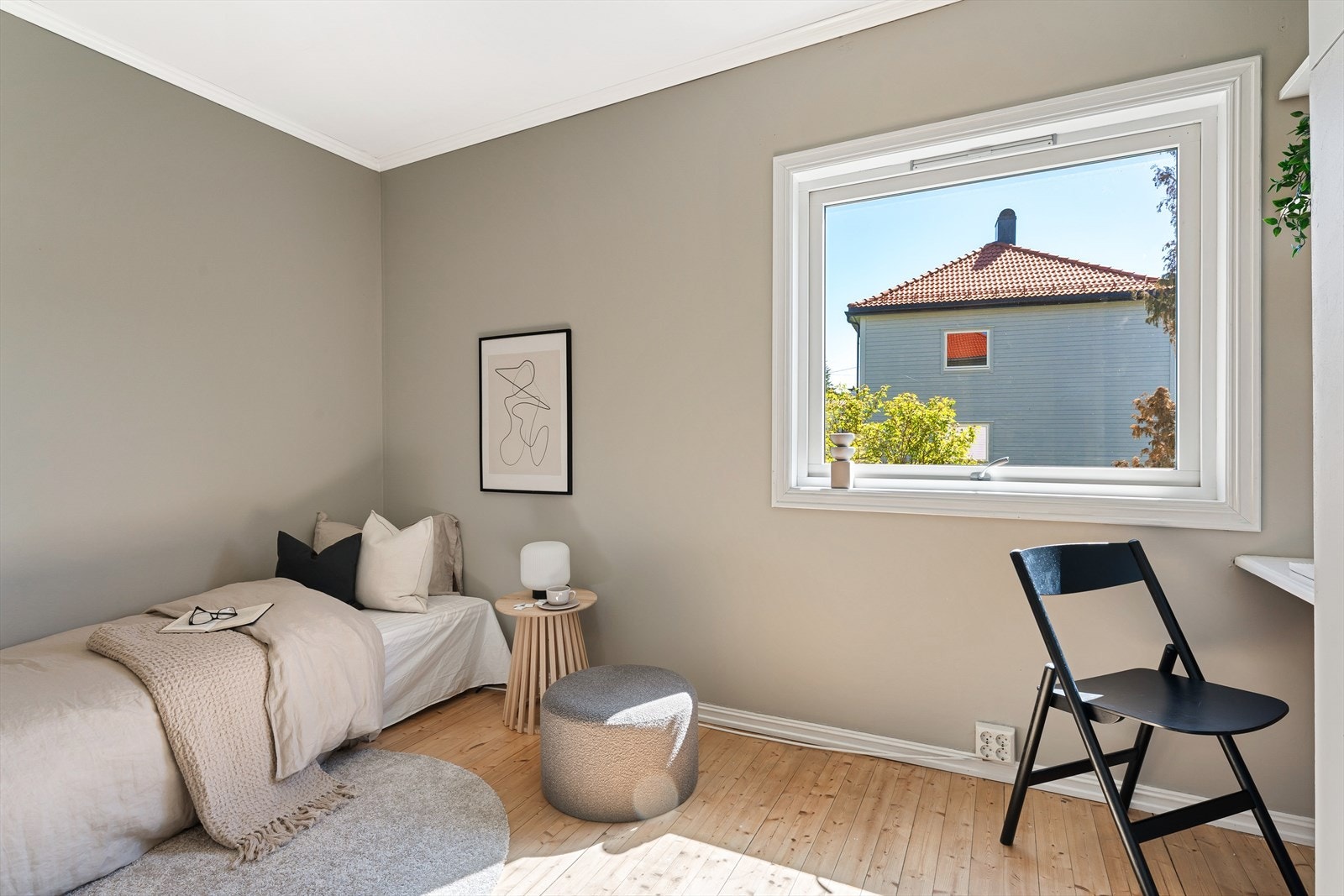 Soverom 2 er på 10,4 m² og passer ypperlig som barne-/gjesterom Galleribilde