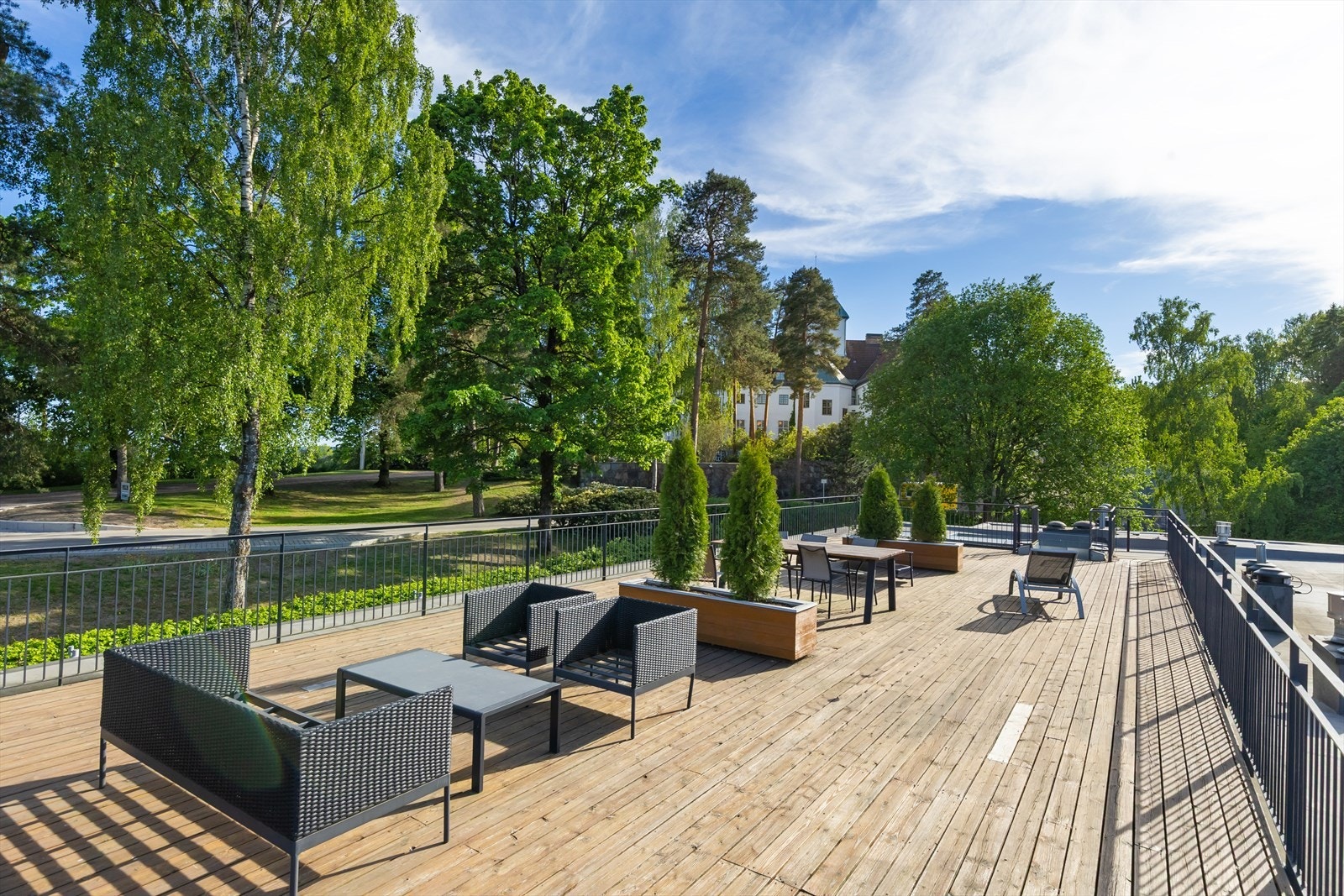 Felles takterrasse med sol fra morgen til kveld. Galleribilde