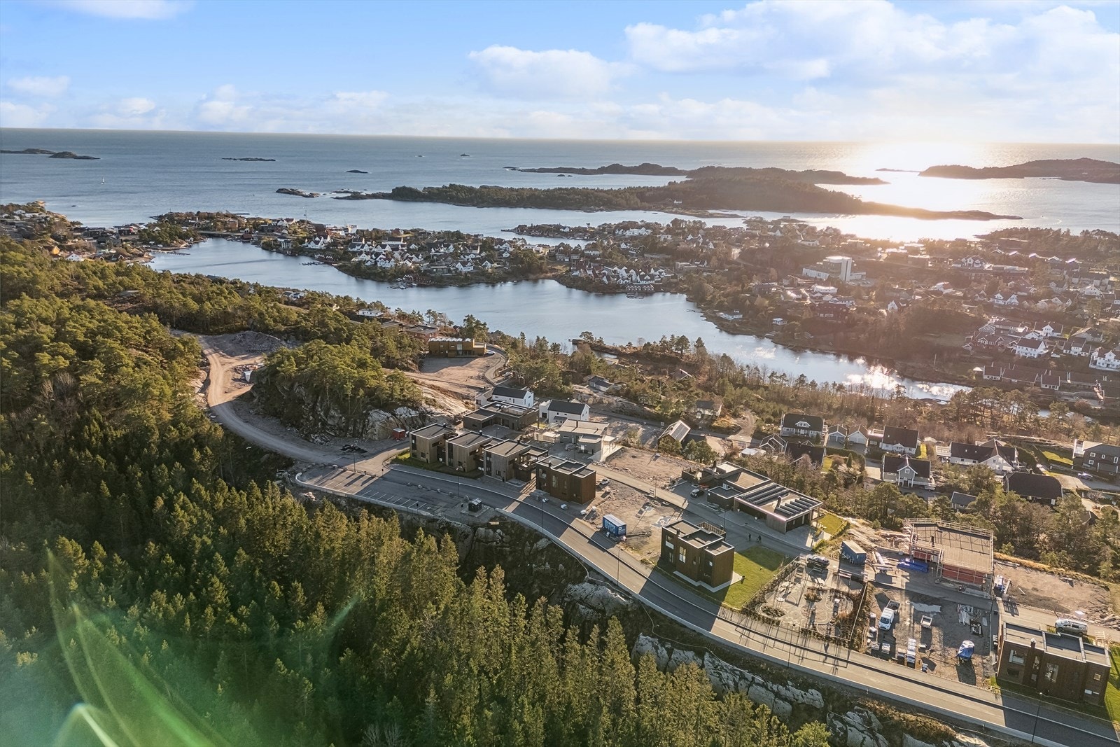 I området finner du søndagsåpen Kiwi butikk. Galleribilde