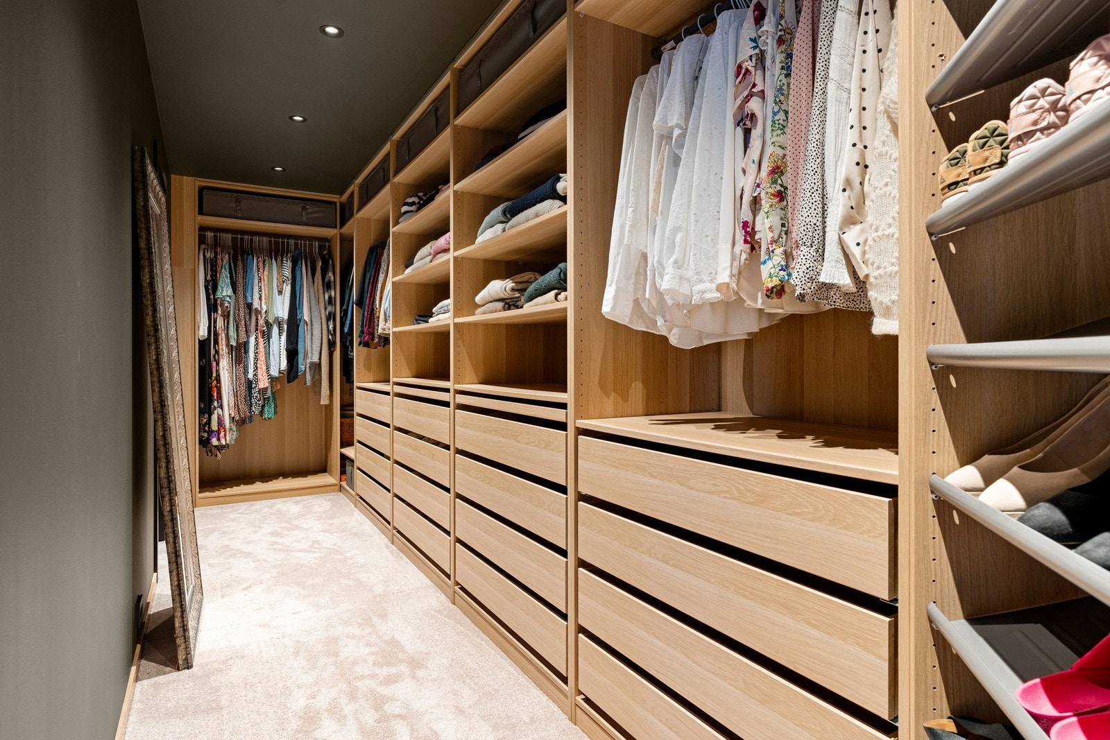 Stor garderobe Galleribilde