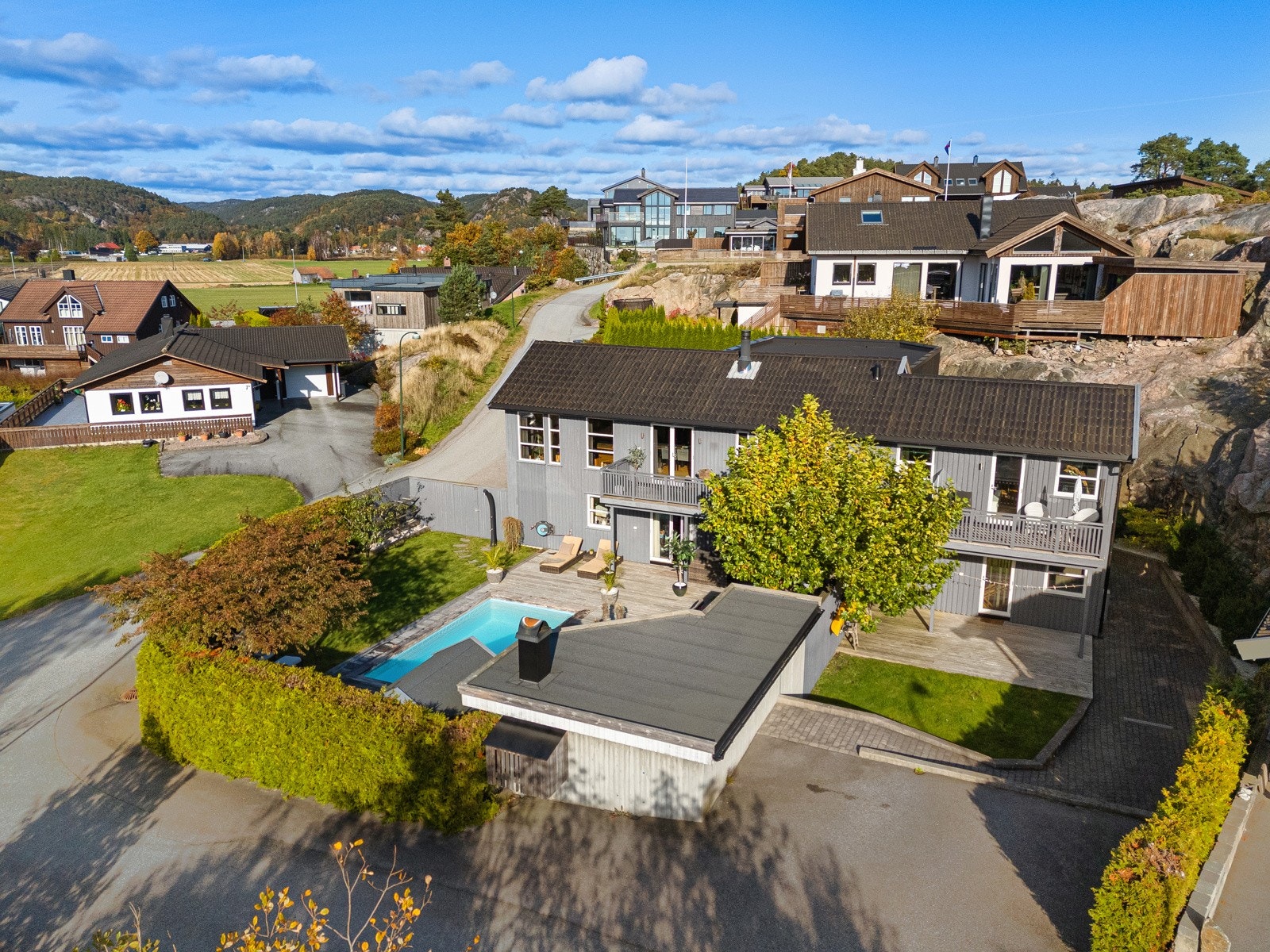 Utleiedelen har egen adskilt uteplass Galleribilde