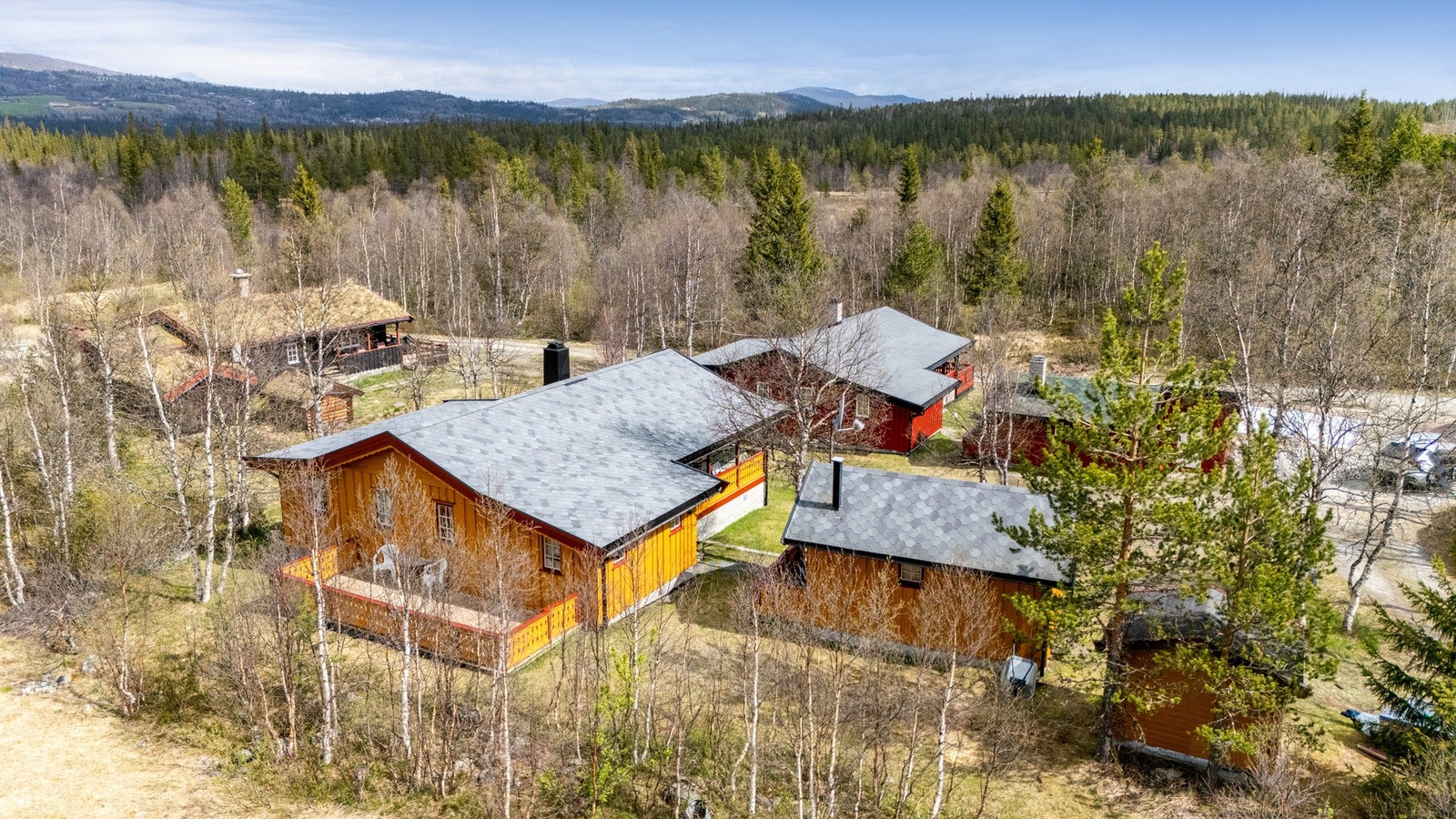 Romslig terrasse mot nordvest med gode solforhold ettermiddag/kveld Galleribilde