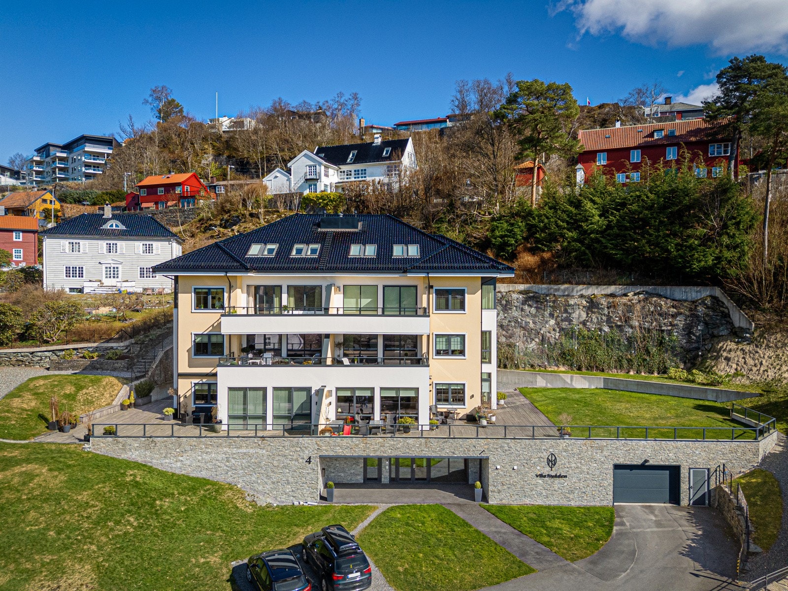 Villa Nydalen - et arkitekttegnet prosjekt med særdeles god standard Galleribilde