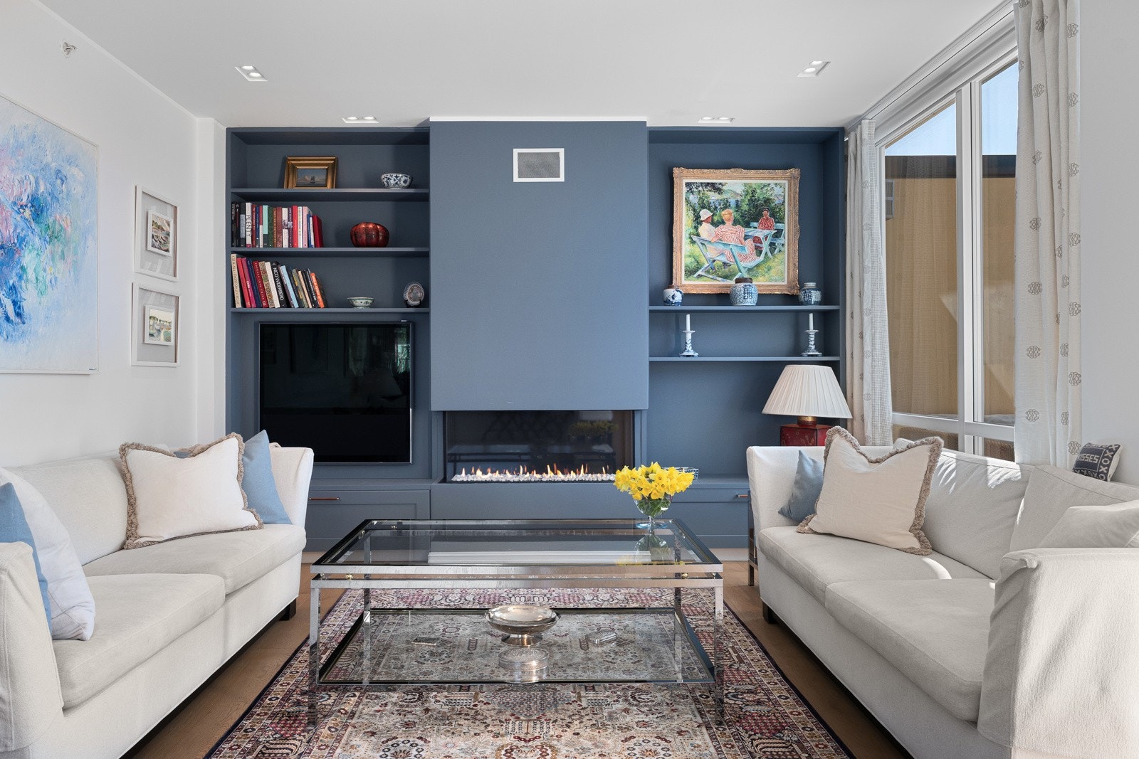 Lekker endevegg med gasspeis som setter den riktige stemningen Galleribilde