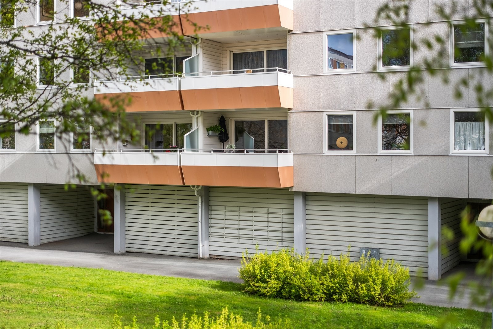 Leiligheten ligger godt til i andre etasje med lite innsyn og nærhet til flott natur. Galleribilde