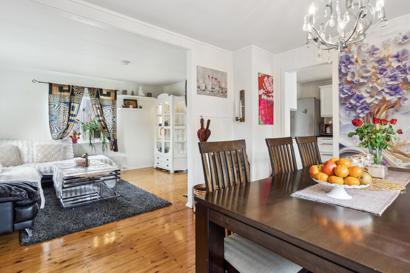 På den andre delen av stuen, har man god plass for spisemøblement. Galleribilde