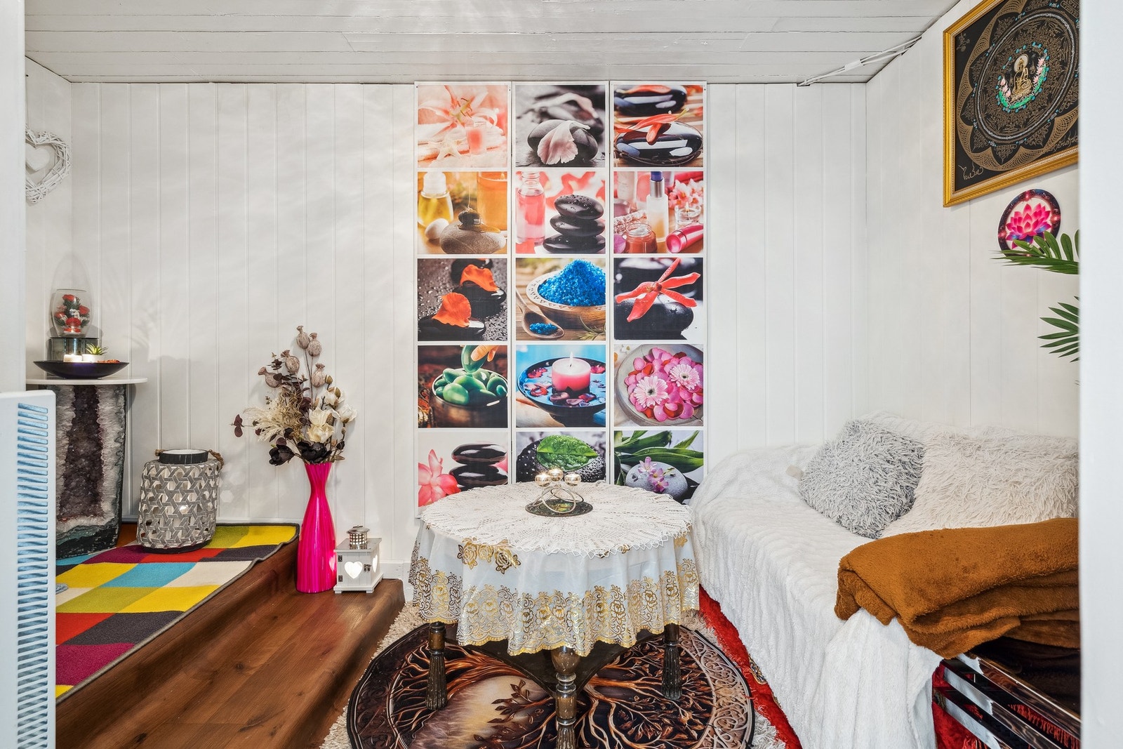 Underetasjen har mange bruksmuligheter. Pr. I dag er den innredet, men dette er ikke byggemeldt og godkjent av kommunen. Galleribilde