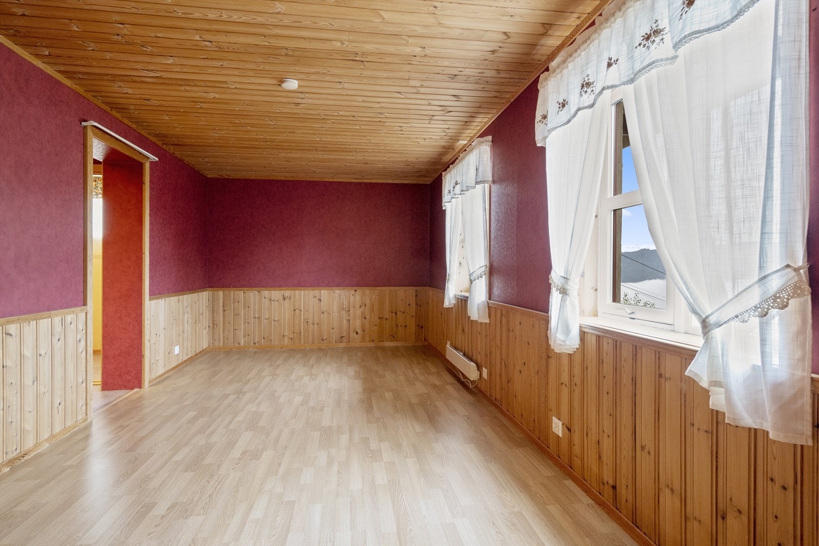 Stue i underetasje. Galleribilde