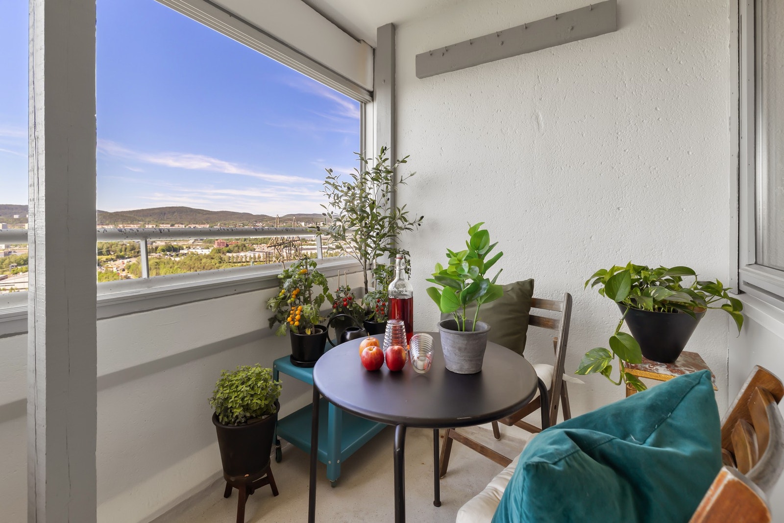 God plass til å møblere i flere soner på terrassen Galleribilde