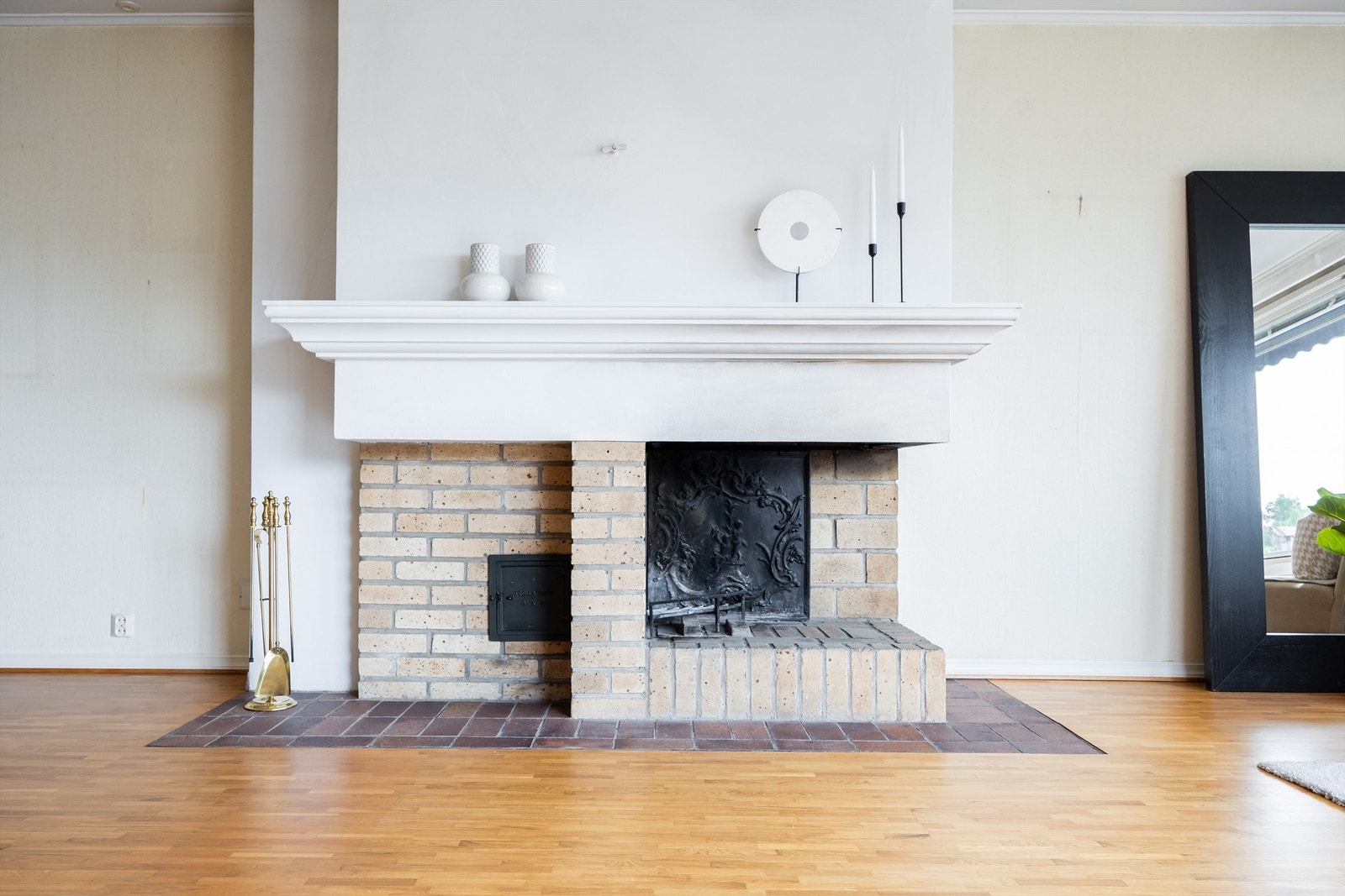 Peis i stuen. Galleribilde