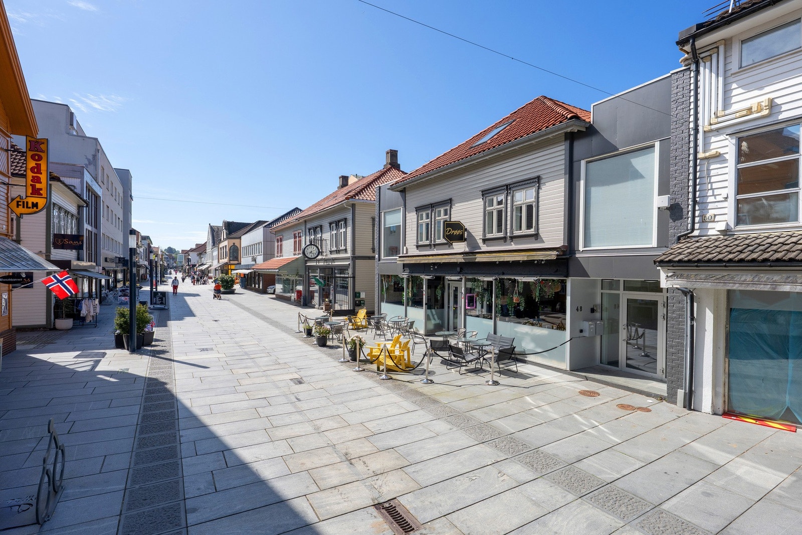 Nærmeste nabo til baren Drøøs Galleribilde