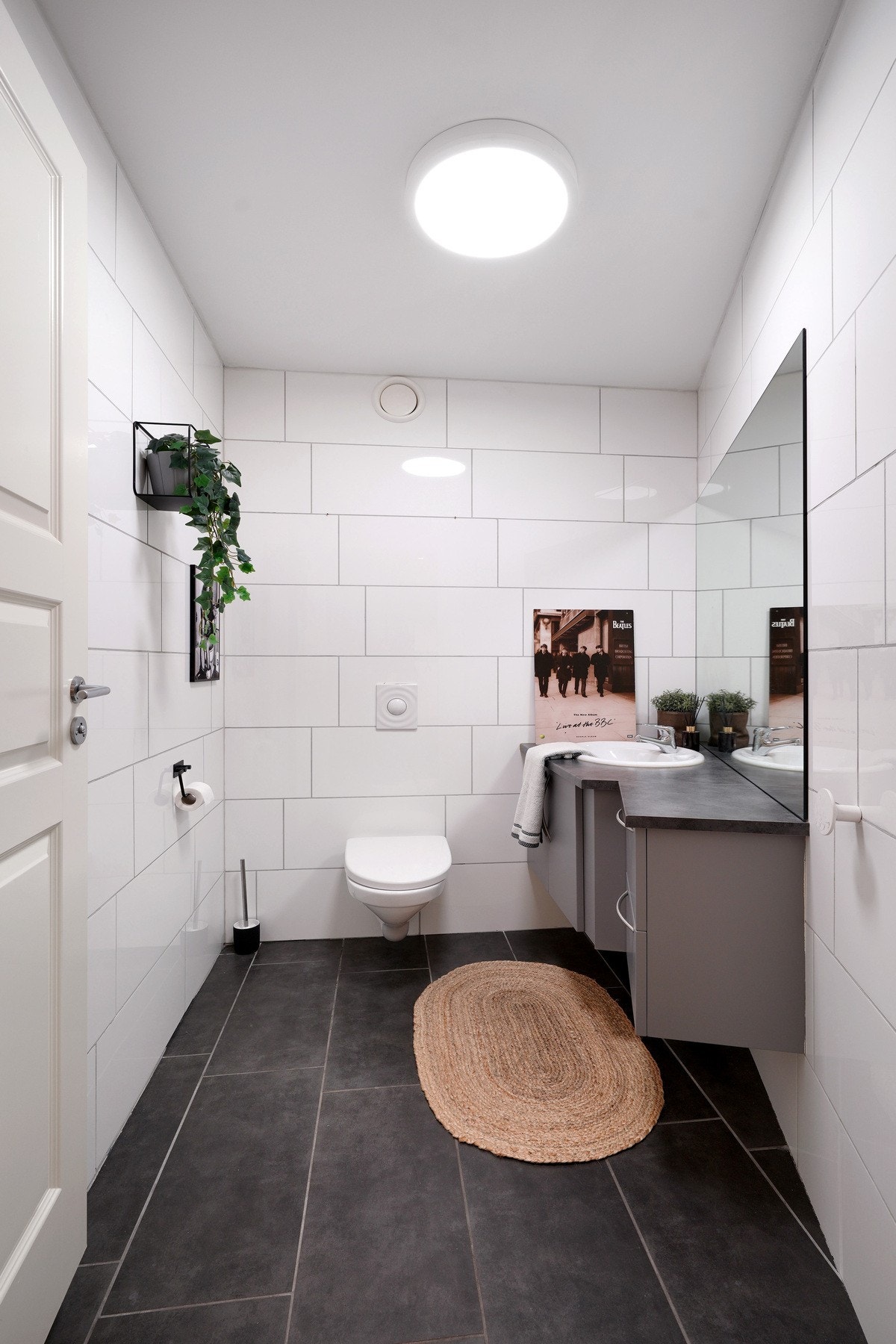 Gjestetoalett i entréen Galleribilde