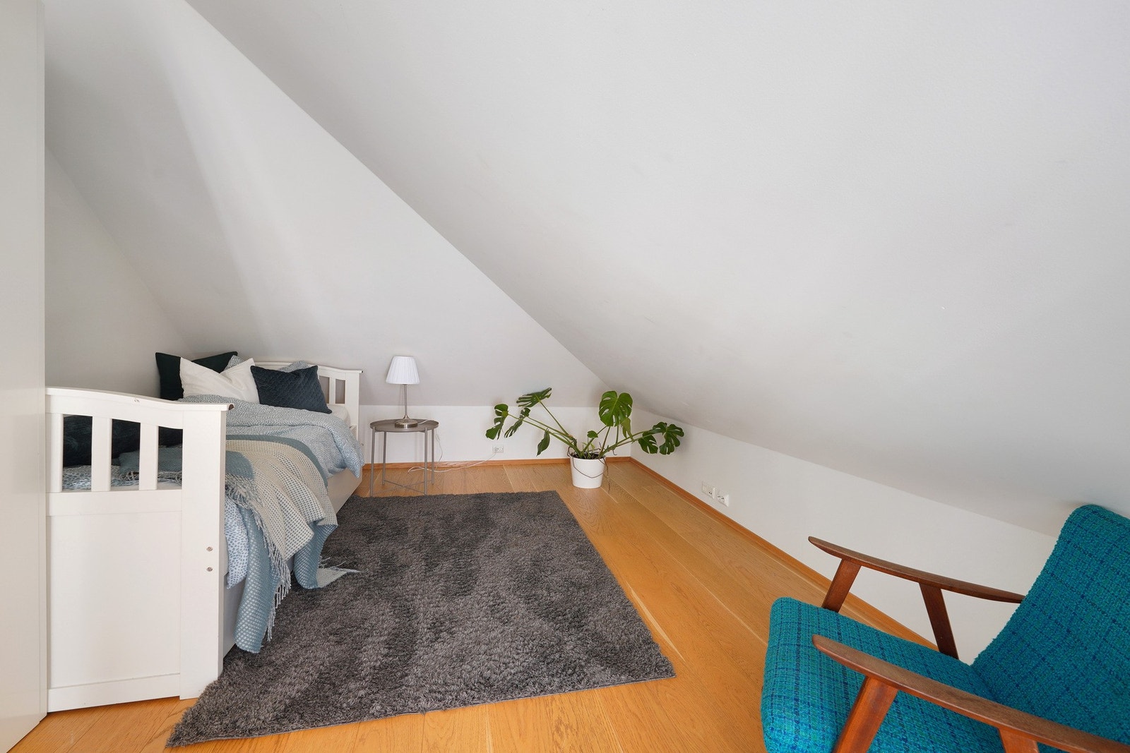 Soverom nr. 1 med tilgang fra TV-stuen Galleribilde