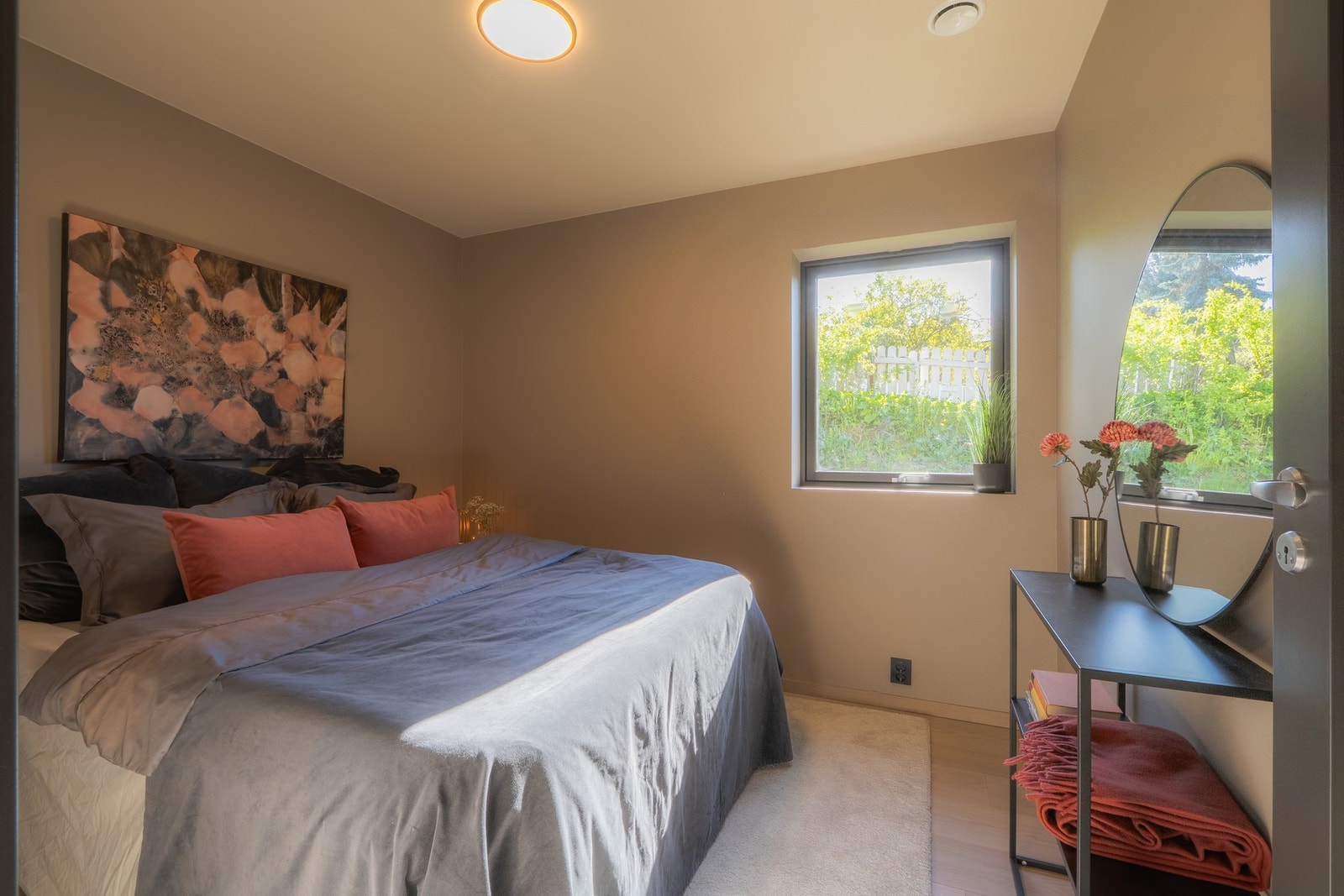 Soverom 4 er på ca. 8 kvm. Alle rom er malt i innbydende og moderne fargetoner. Galleribilde