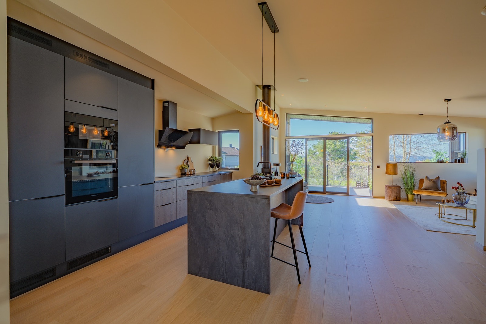 Kvalitetsinnredning fra Nordsjøkjøkken med integrerte hvitevarer. Galleribilde