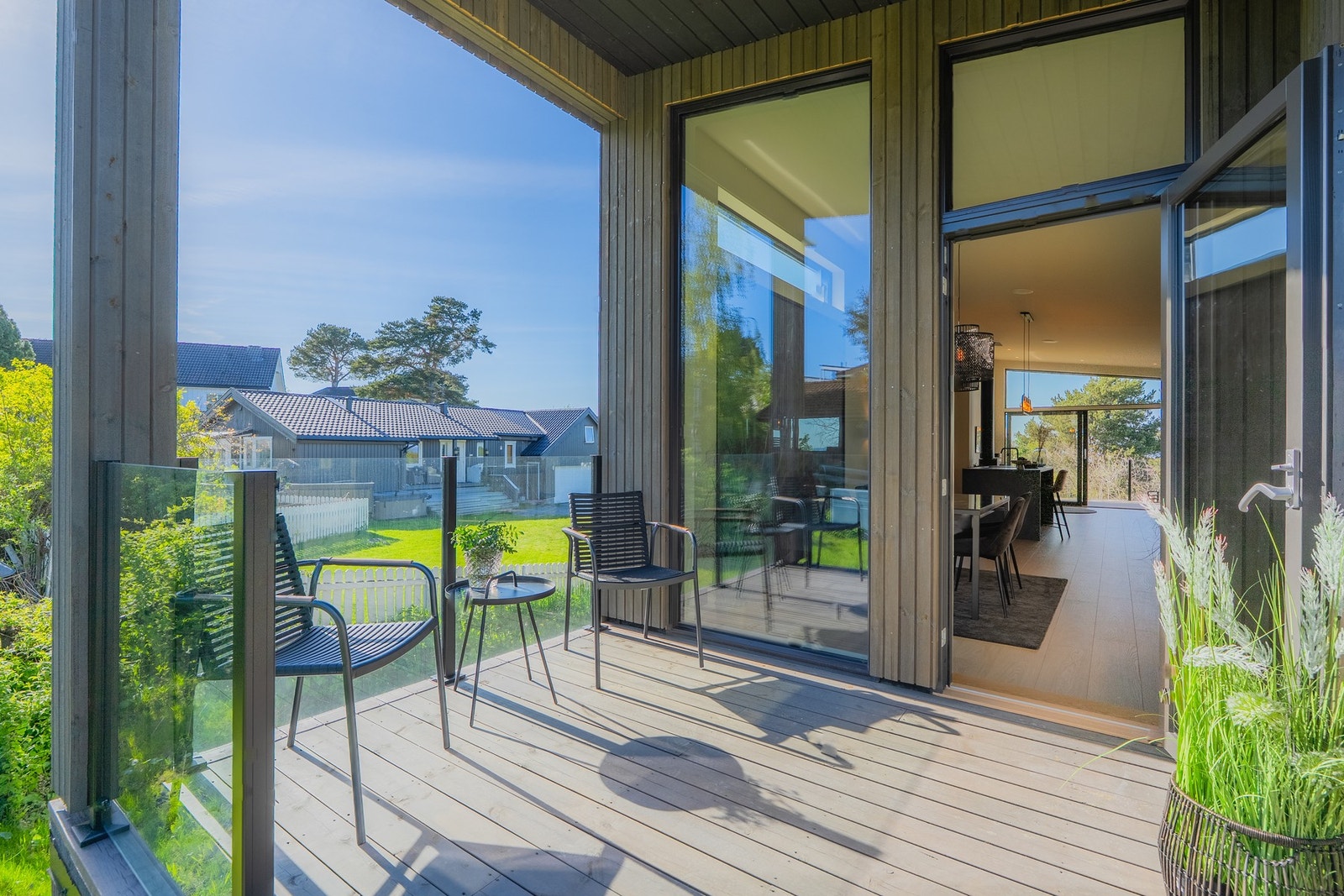 På den sørvendte terrassen nyter du solen store deler av dagen. Galleribilde