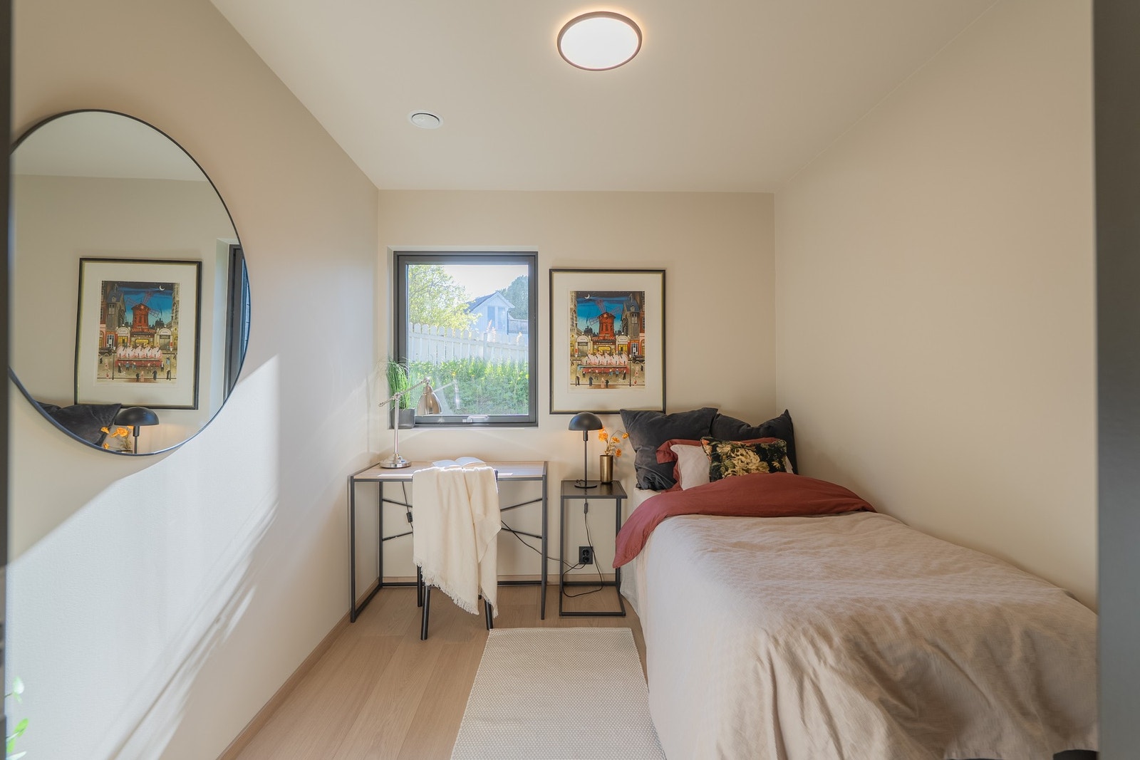 Soverom 2 er på ca. 6,8 kvm. Galleribilde