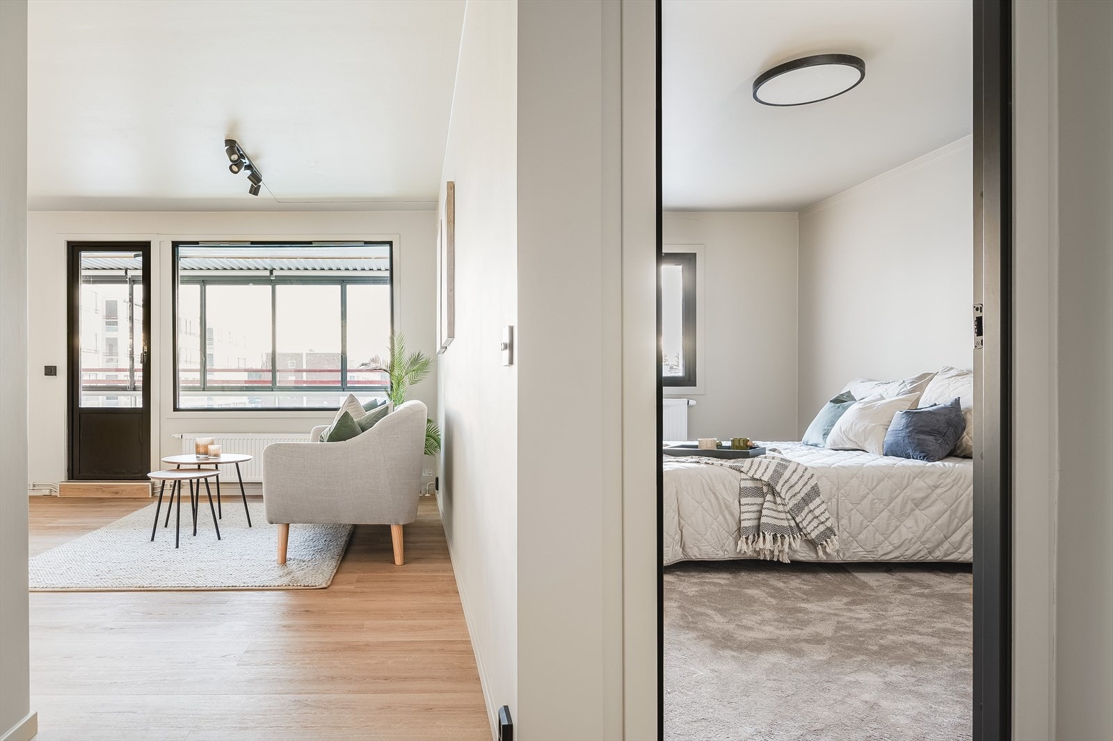 Fra entreen er det adkomst til stue og soverom. Galleribilde