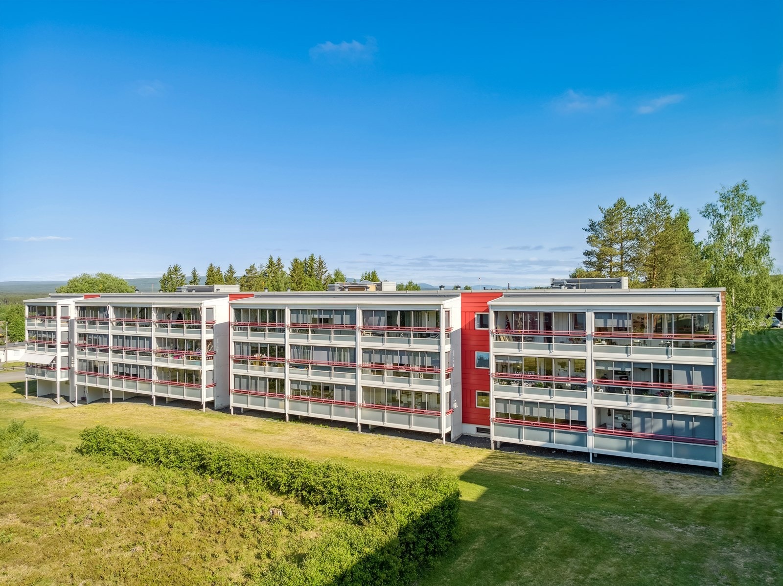 Leiligheten ligger i kort avstand fra bymarka i Svartholtet, og det er ikke lange veien til Elverum sentrum. Galleribilde