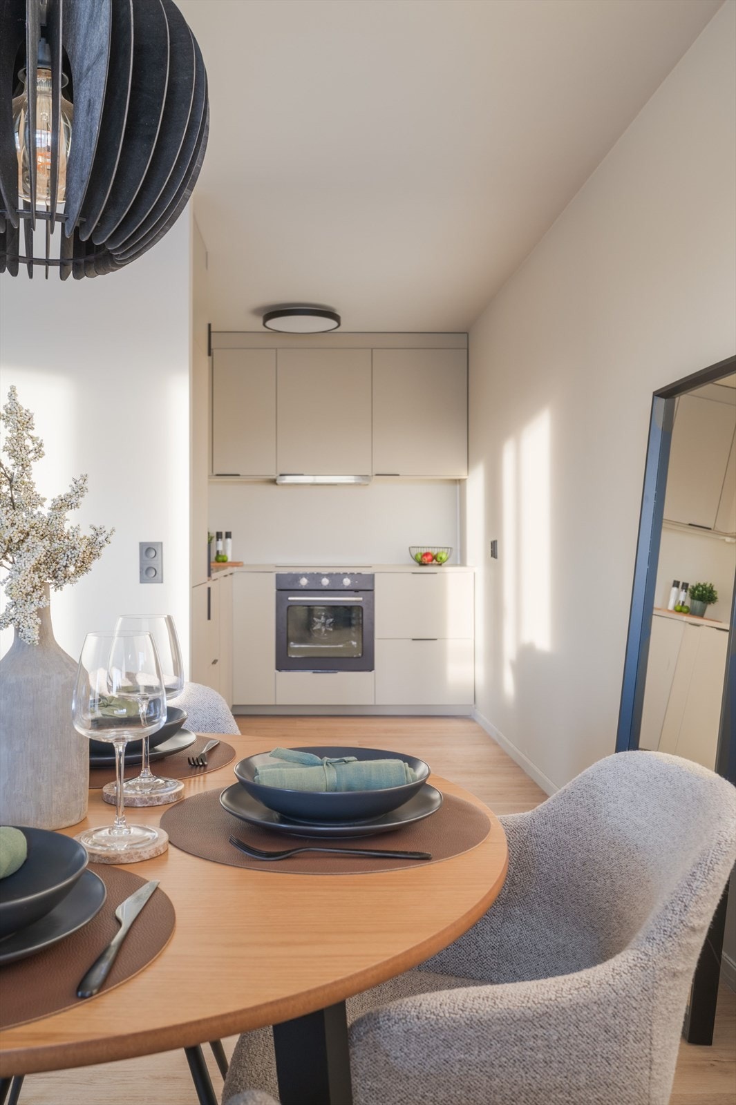 Fra spisestuen er det åpen løsning mot kjøkkenet. Galleribilde