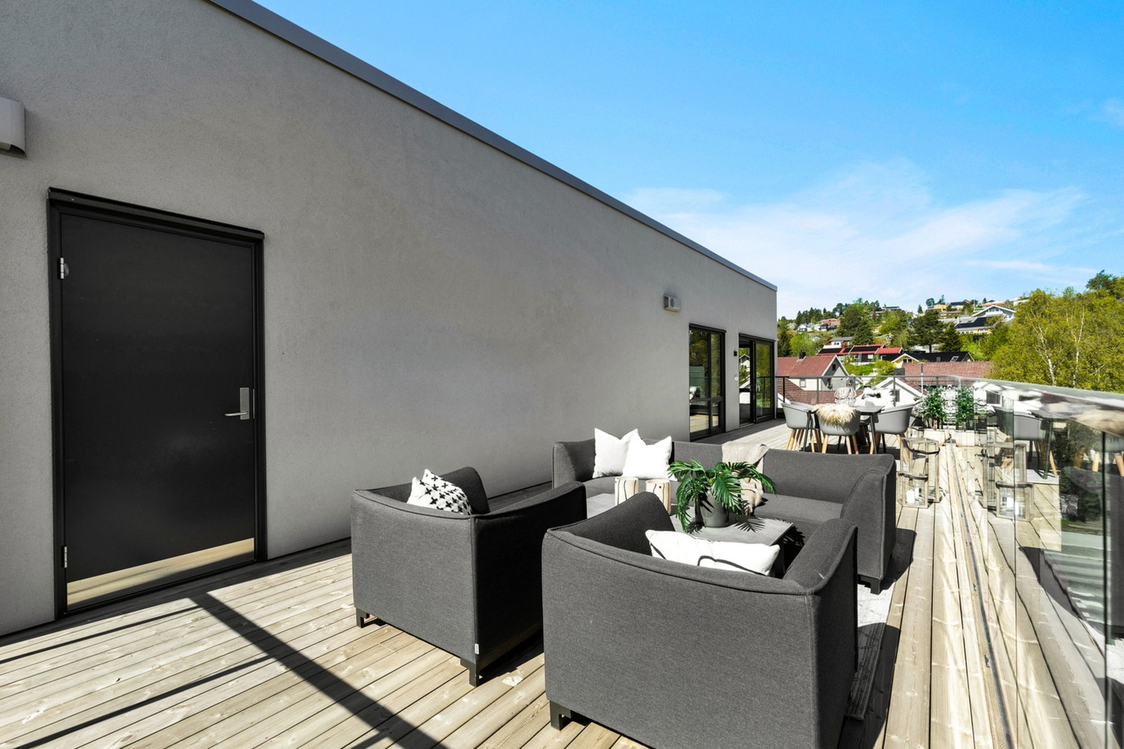 Det er også en svært praktisk bod fra terrasse. Denne har oppvarming og strømuttak. Galleribilde