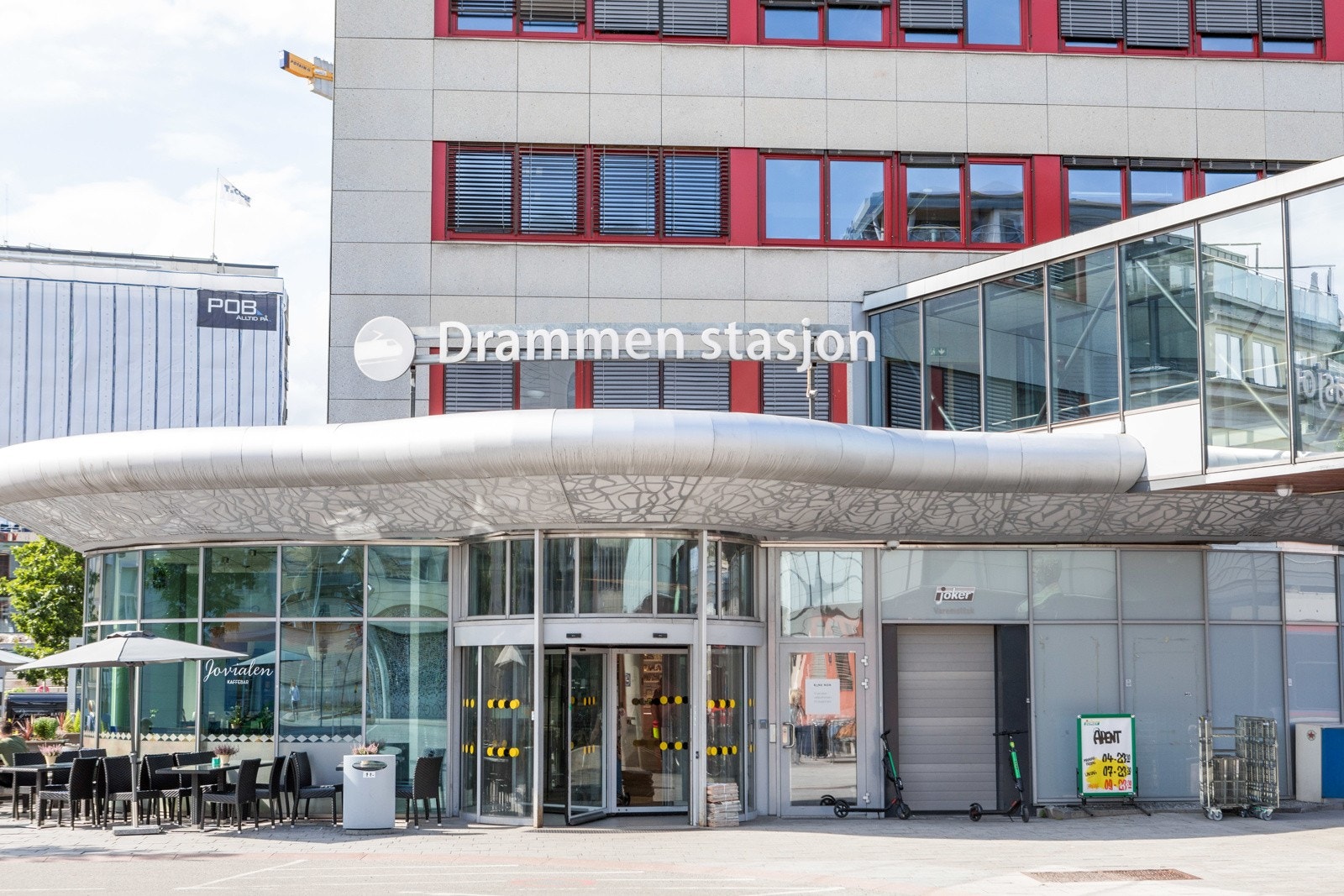 Kun 2 minutters gange til toget som sørger for en smidig pendlerhverdag. Galleribilde