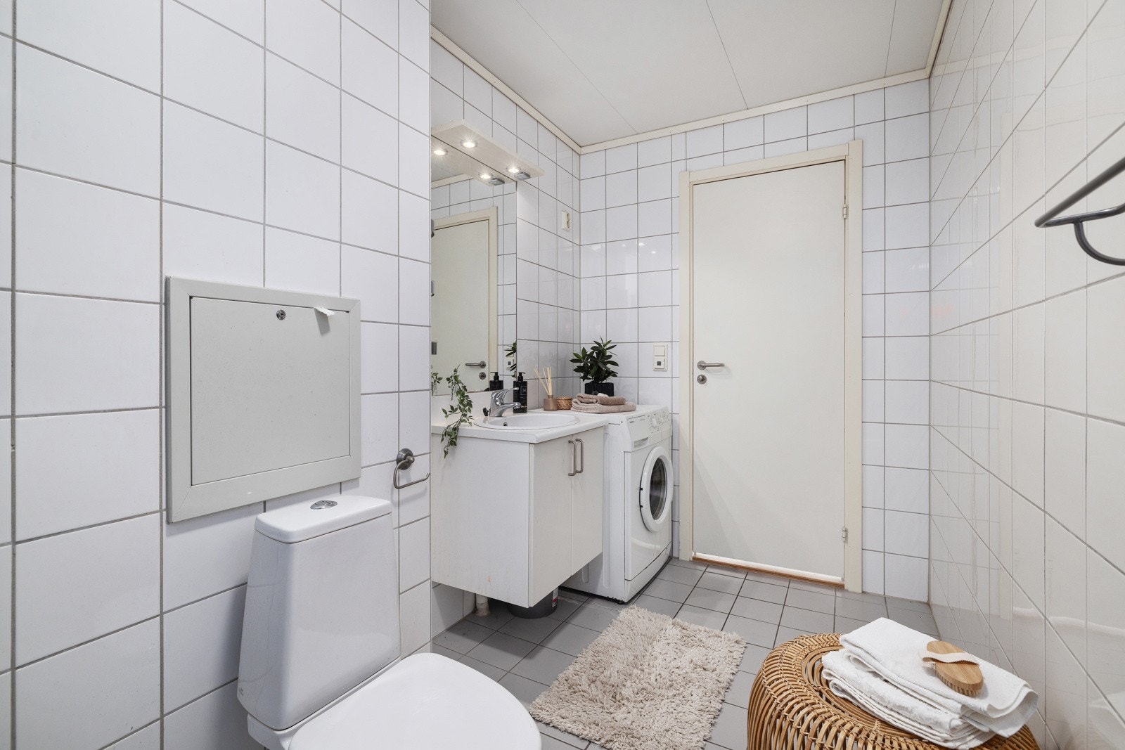 Opplegg for vaskemaskin på badet. Galleribilde