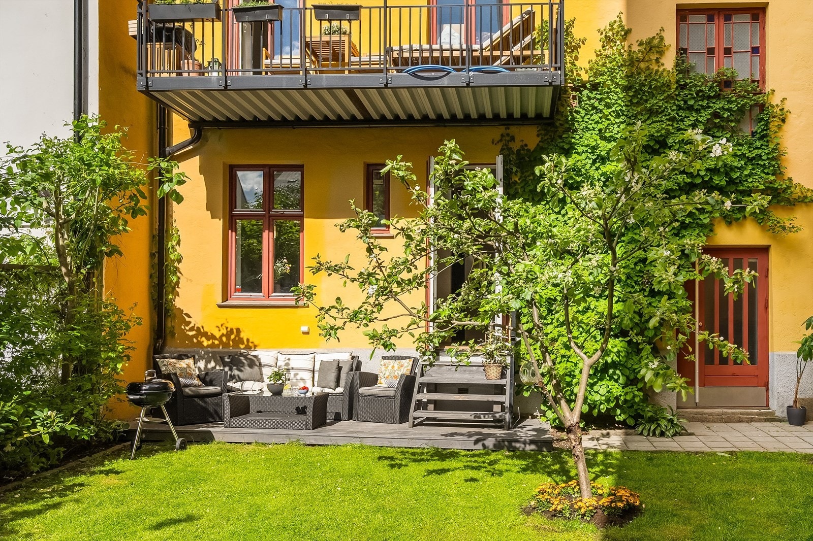 En klassisk og gjennomgående 3-roms leilighet med privat markterrasse beliggende i hjertet av Majorstuen Galleribilde