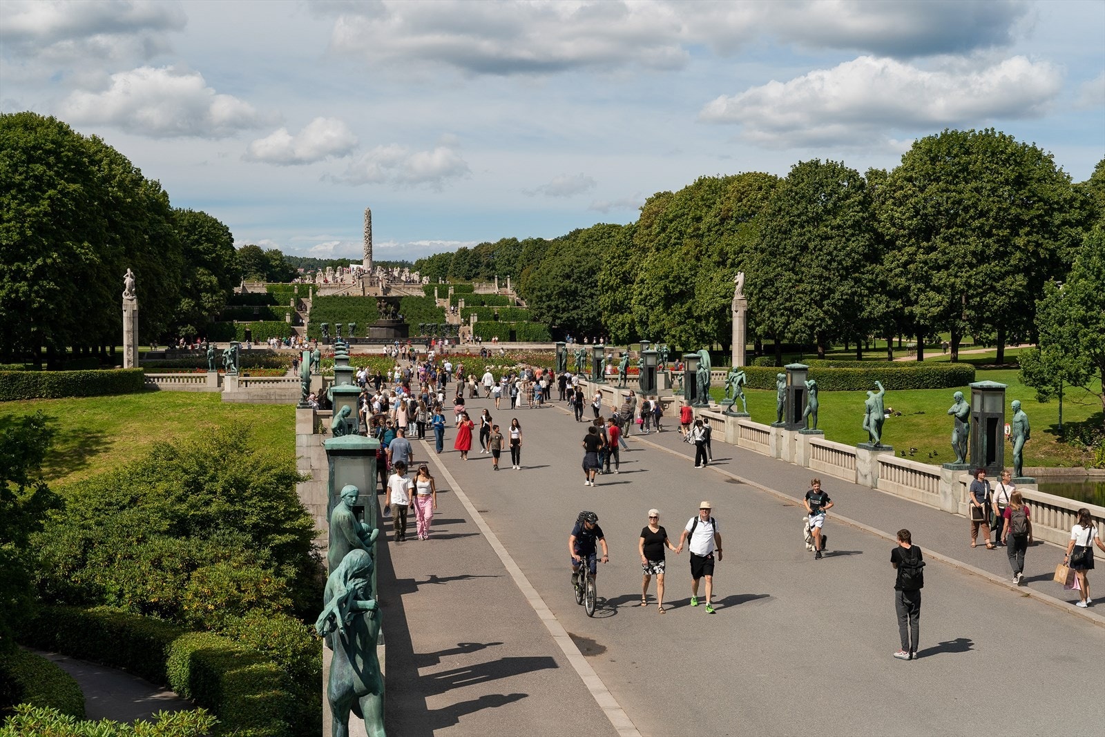 Frognerparken med Vigelandsparken, helt unik i bybildet. Kun 500m fra leiligheten Galleribilde