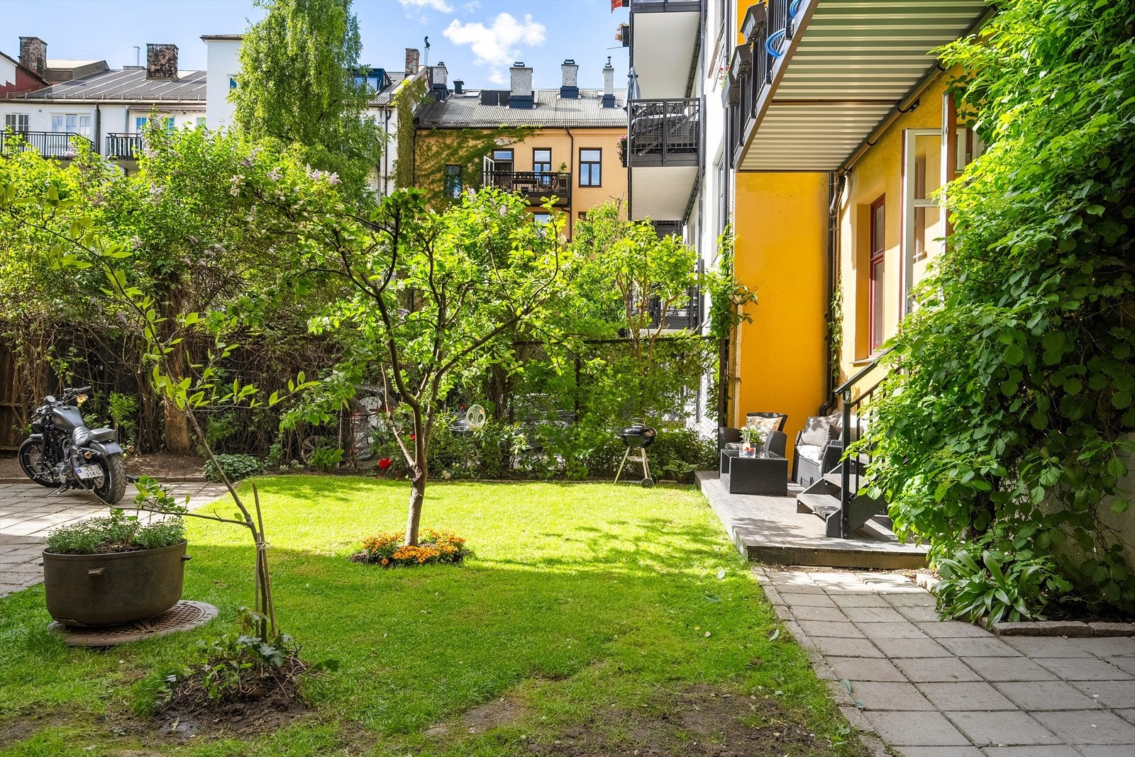 Rolig og skjermet bakgård Galleribilde