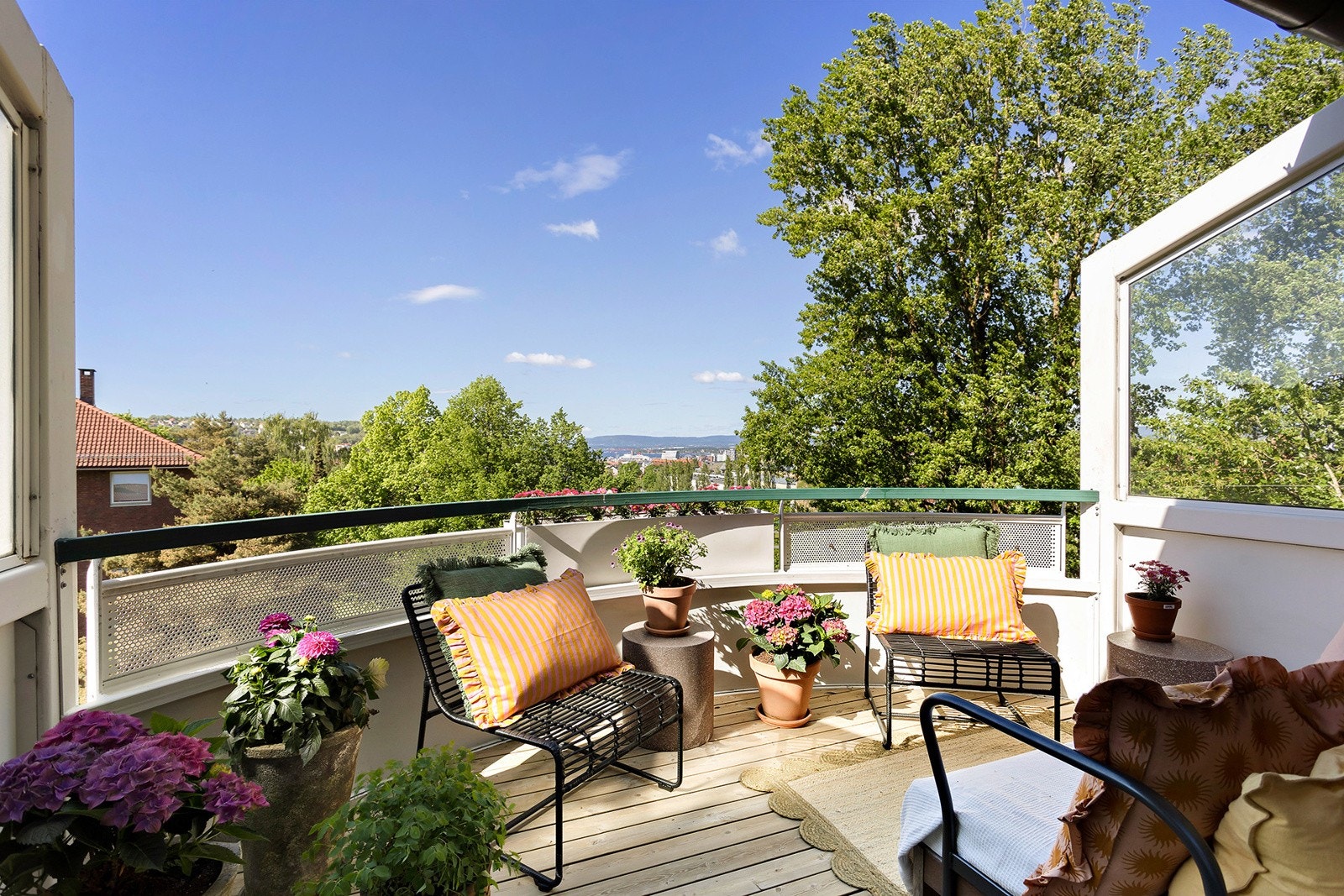 Toppleilighet med solrik sydvestvendt balkong ca 9 m2. Galleribilde