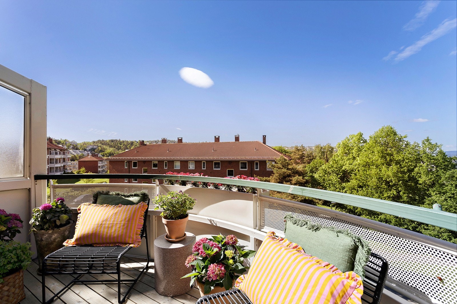 Solrik syd-vestvendt balkong Galleribilde