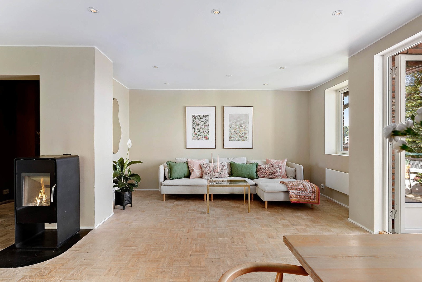 Det ene soverommet er innlemmet i stuen, kan enkelt tilbakeføres til soverom Galleribilde