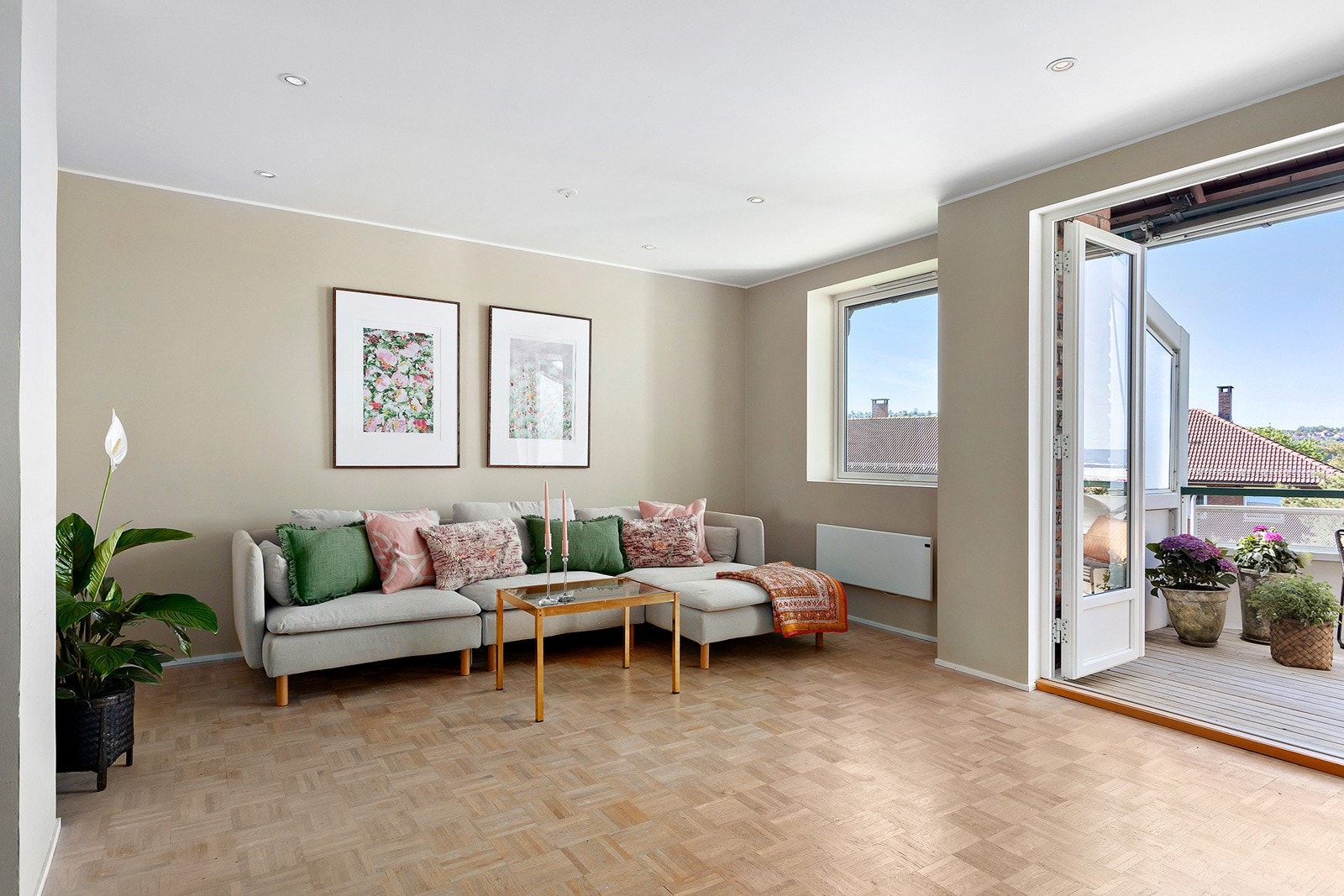 Downlights i entré, bad, kjøkken og stue. Galleribilde