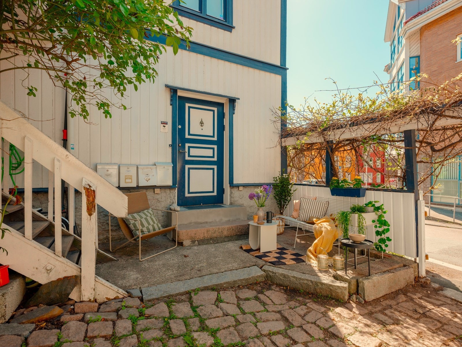 Velkommen inn i en unik leilighet i Totengata 1, beliggende i et sjarmerende trehus fra 1904. Galleribilde