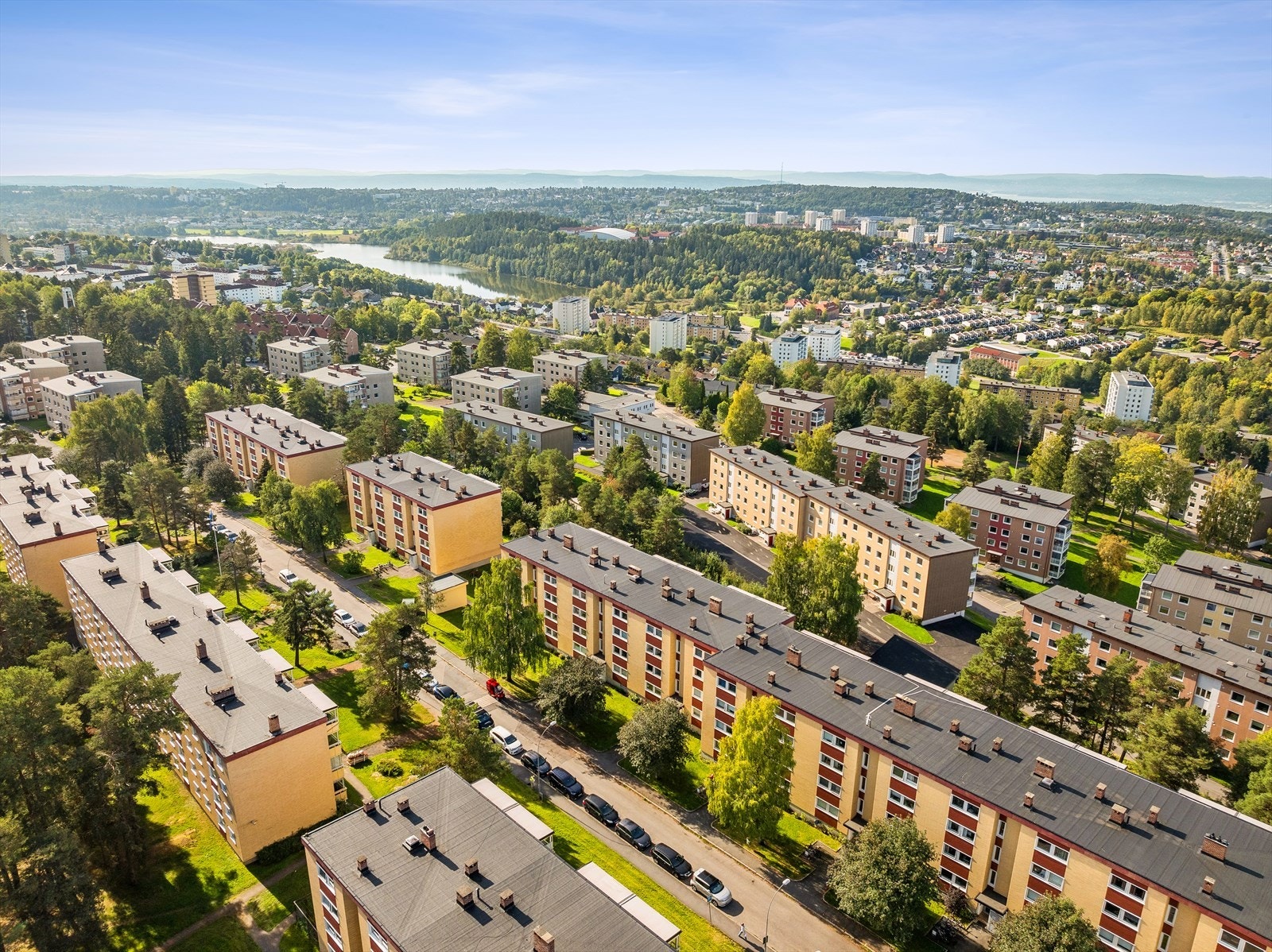 For koselige søndagsturer anbefales også naturskjønne Østensjøvannet som er et meget populært turområde i bydelen med over 200 forskjellige fuglearter. Galleribilde