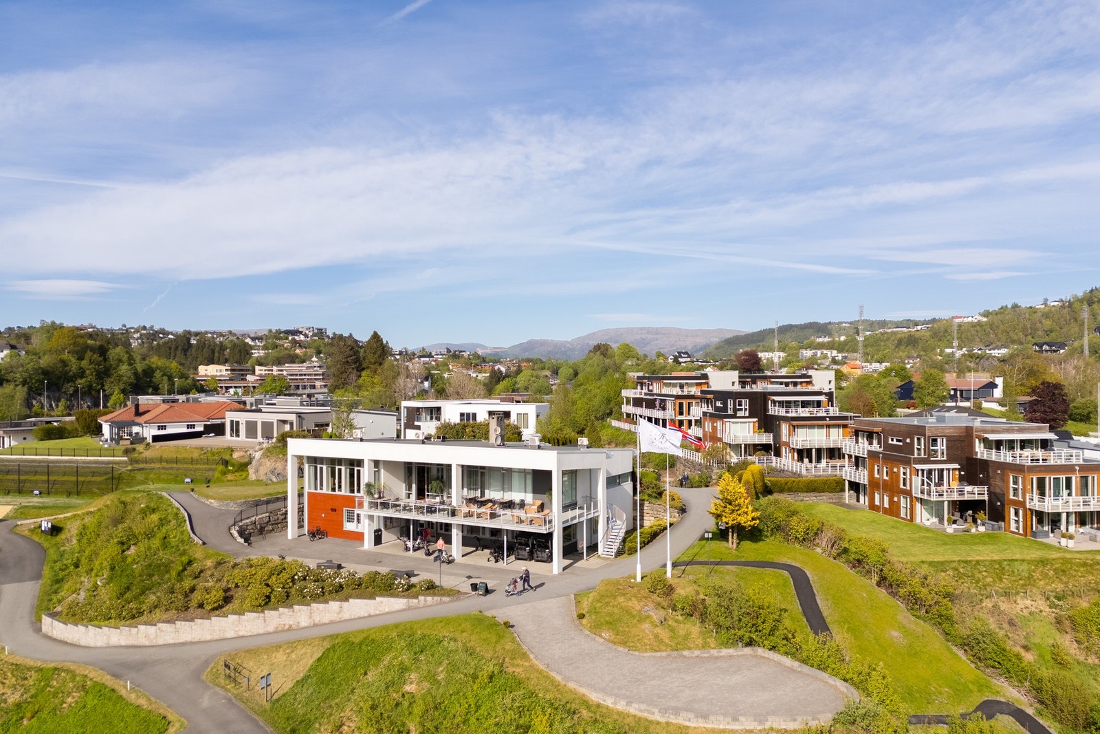 Leiligheten ligger som nærmeste nabo til Fana golfklubb. Galleribilde