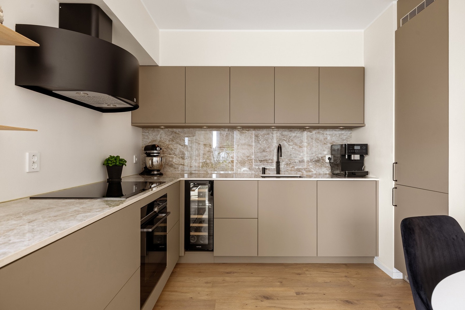 Kjøkkenet er levert av kvalitetsleverandøren Drømmekjøkkenet - Både lekkert og funksjonelt. Galleribilde