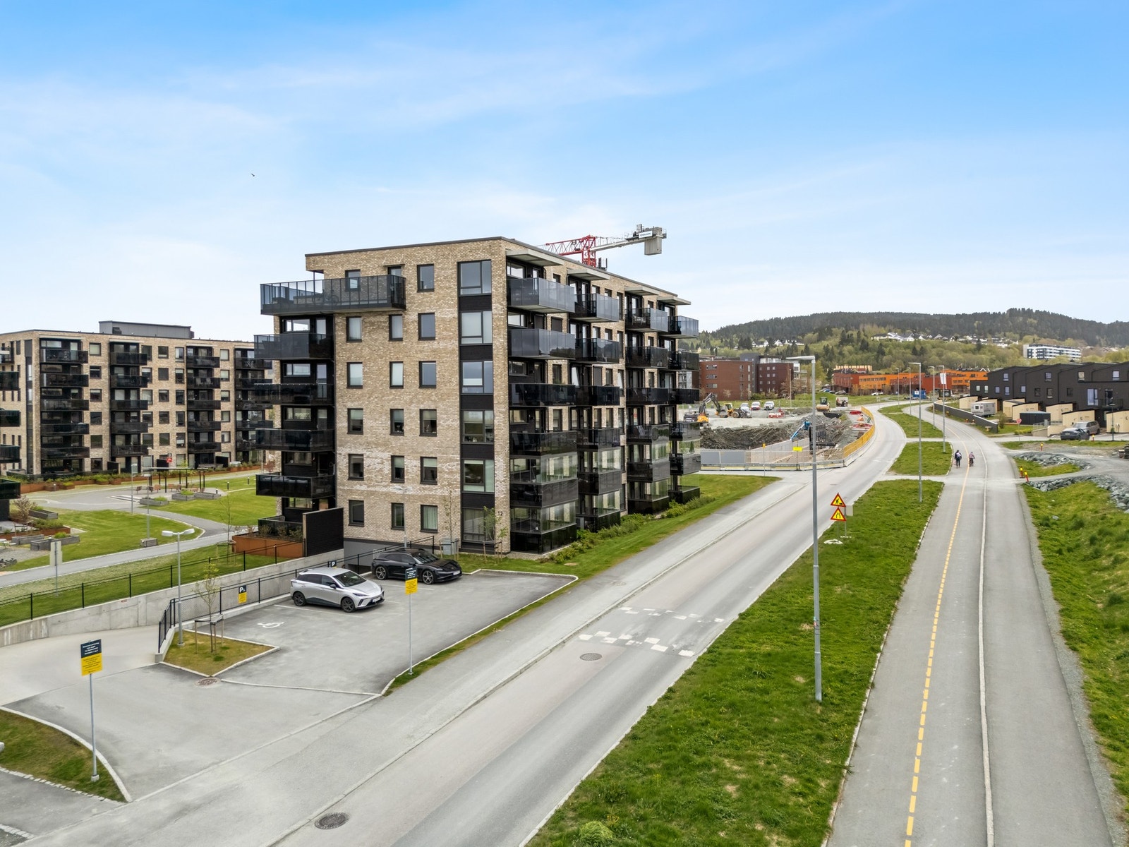 Det er gode gang- og sykkelveier til NTNU Dragvoll, noe som gir enkel tilgang til høyere utdanning. Galleribilde