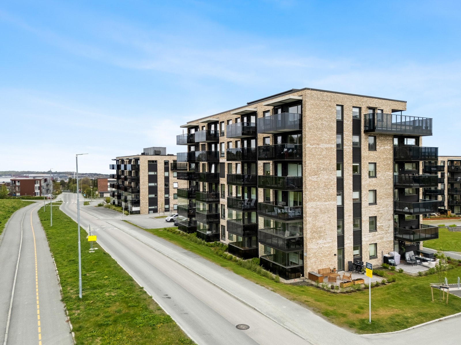 Med et godt kollektivtilbud i området er det lett å komme seg til resten av Trondheims utdanningsinstitusjoner. Galleribilde