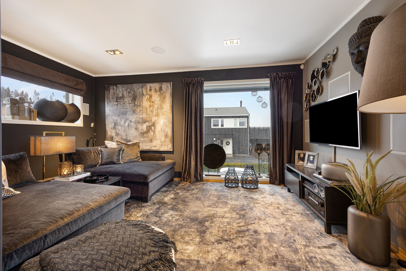 Stuen passer perfekt for filmkvelder. Galleribilde