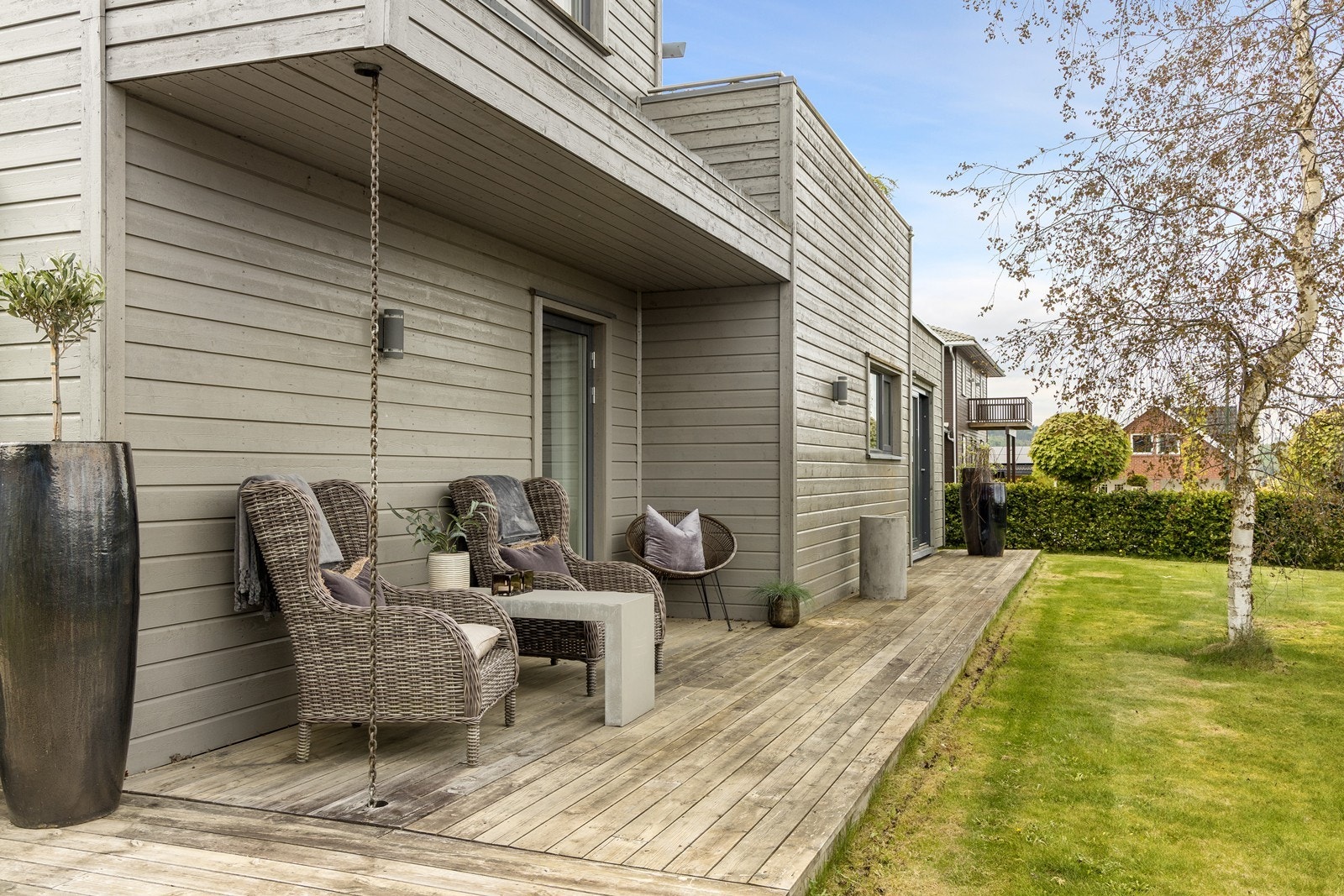 Med flere uteplasser er man sikret godt med sol ute på sommerstid. Galleribilde