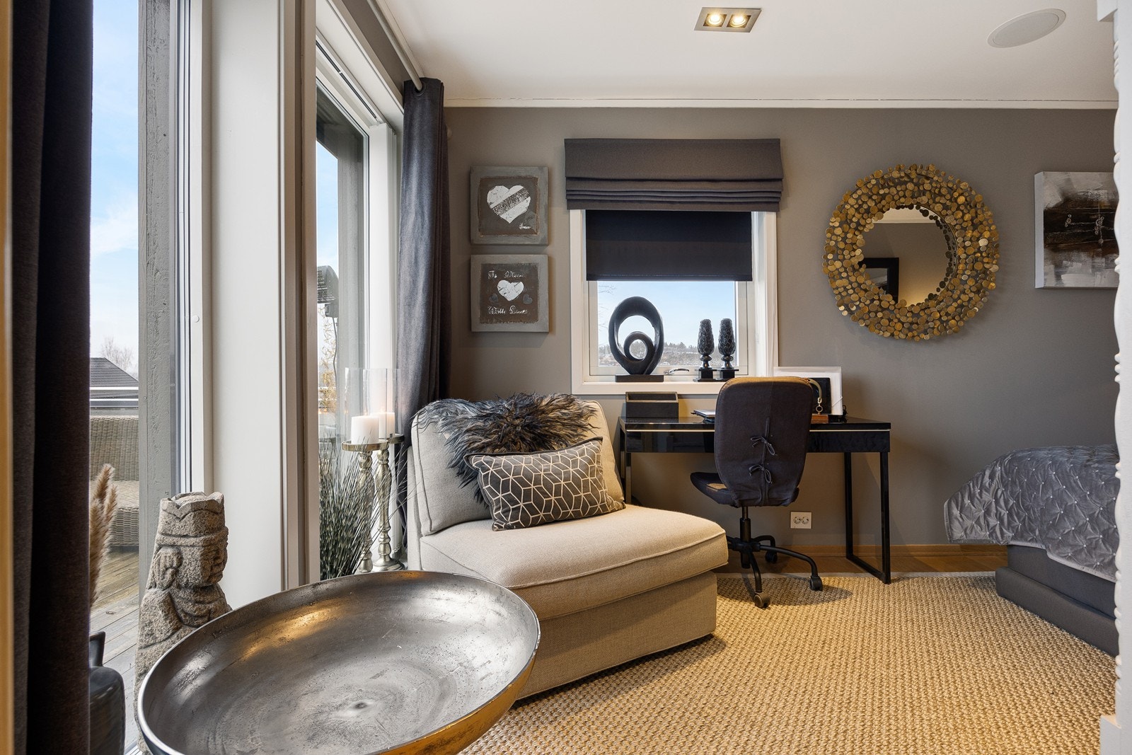 Fra hovedsoverommet er det balkongdør ut til takterrassen. Galleribilde