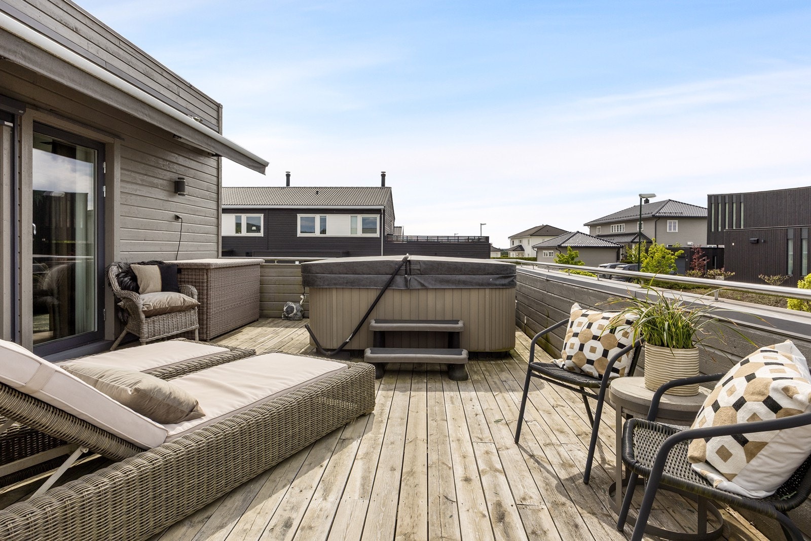 Det er etablert jacuzzi på takterrassen. Galleribilde